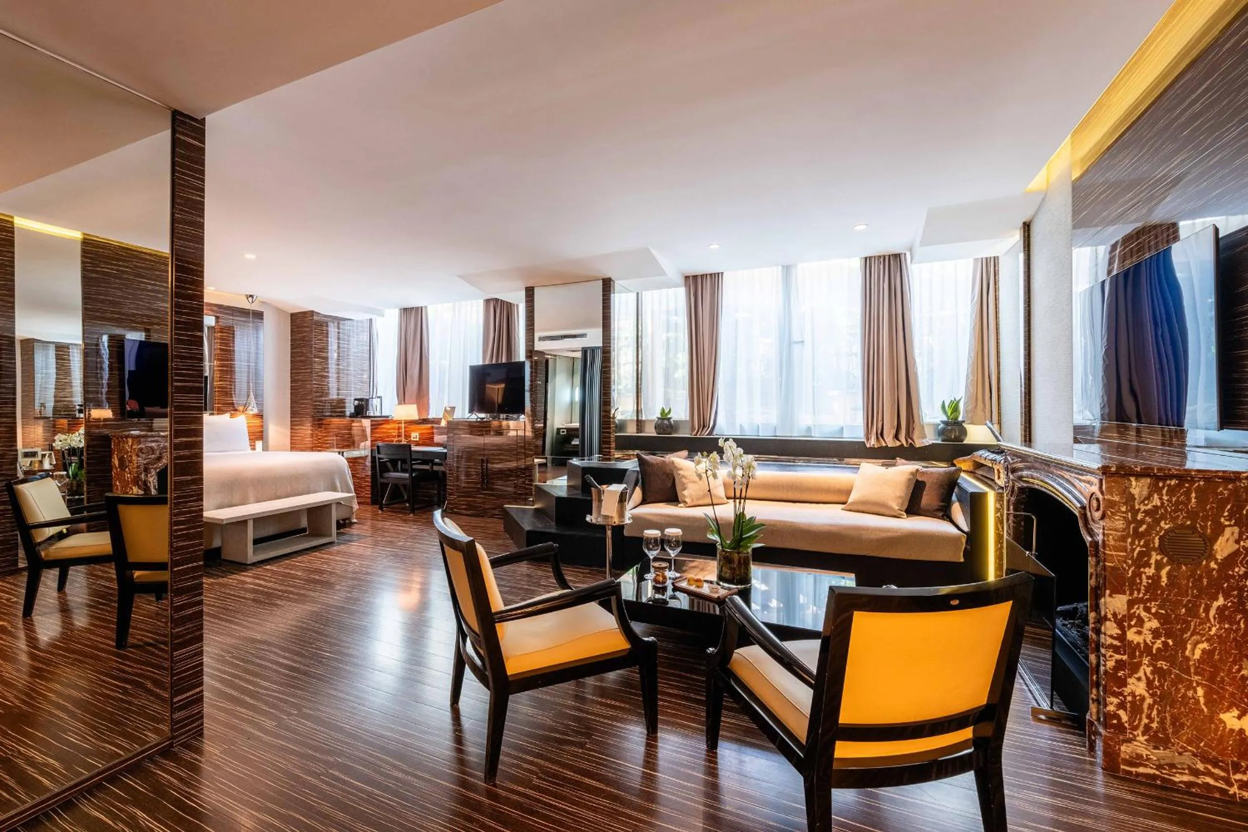 Living room in ROMEO Napoli