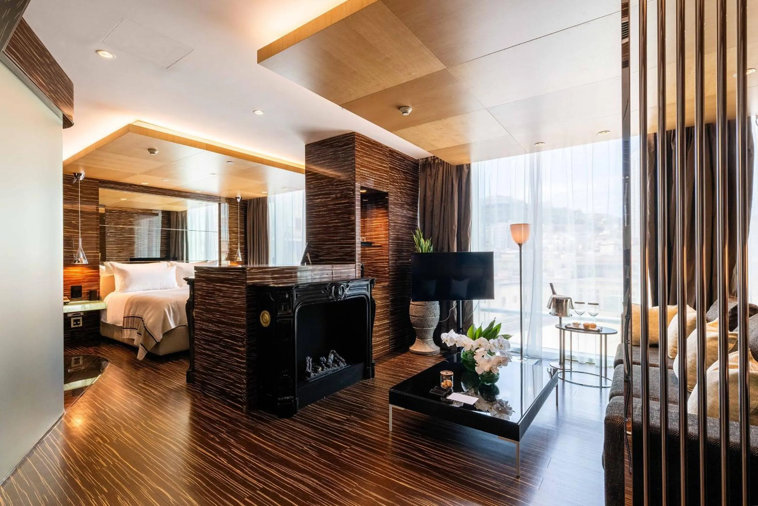 Communal lounge/ TV room, Bed in ROMEO Napoli