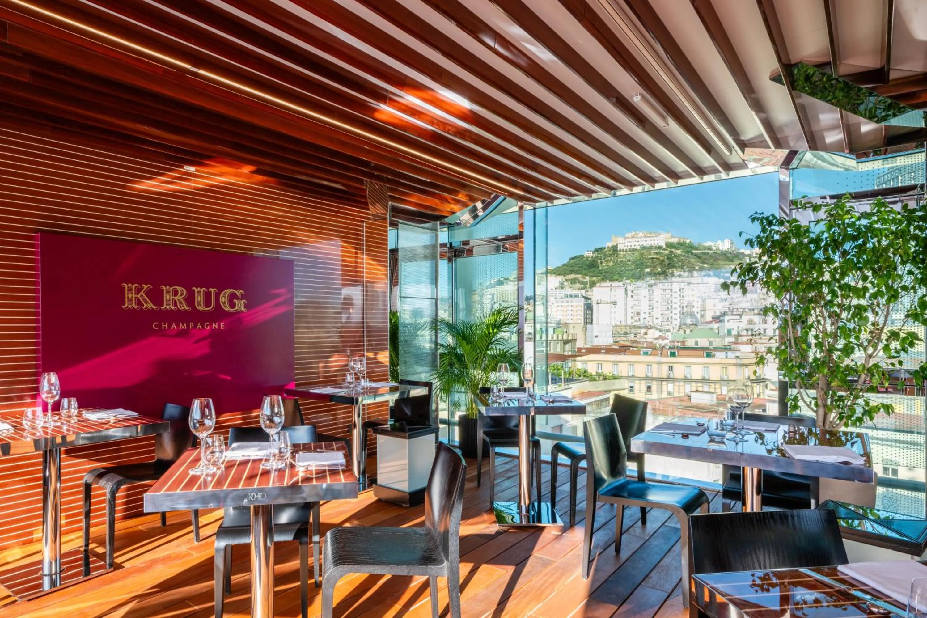 Restaurant/places to eat in ROMEO Napoli