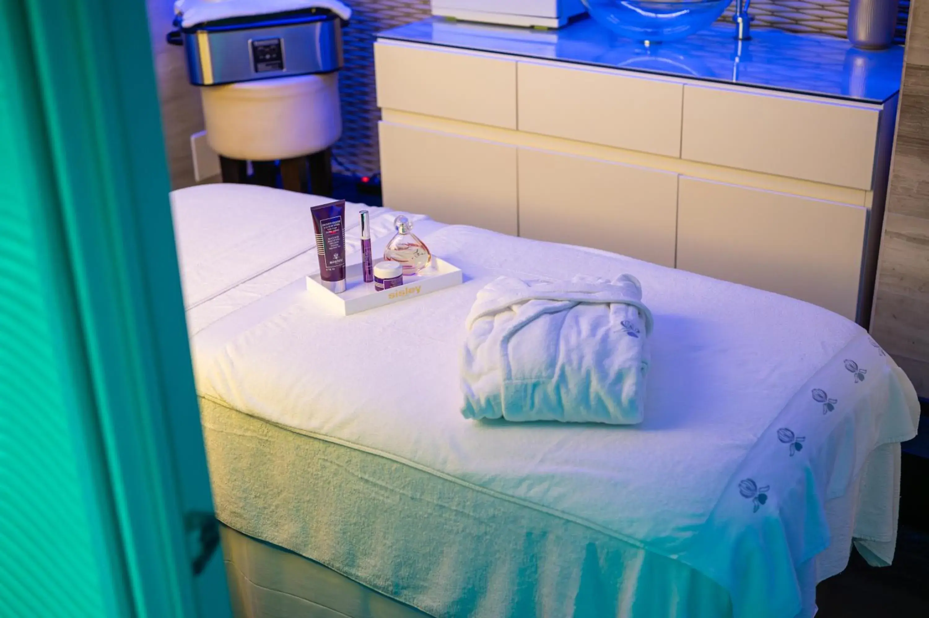 Spa and wellness centre/facilities, Bed in ROMEO Napoli Spa and wellness centre/facilities, Bed in ROMEO Napoli