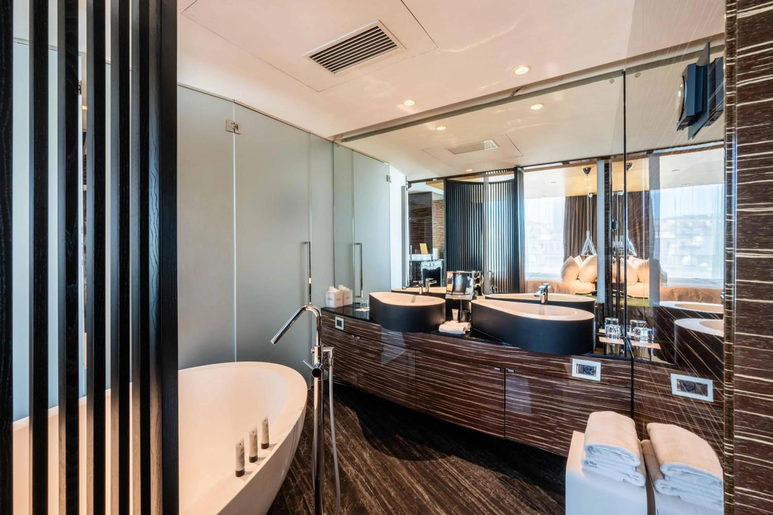 Bathroom in ROMEO Napoli