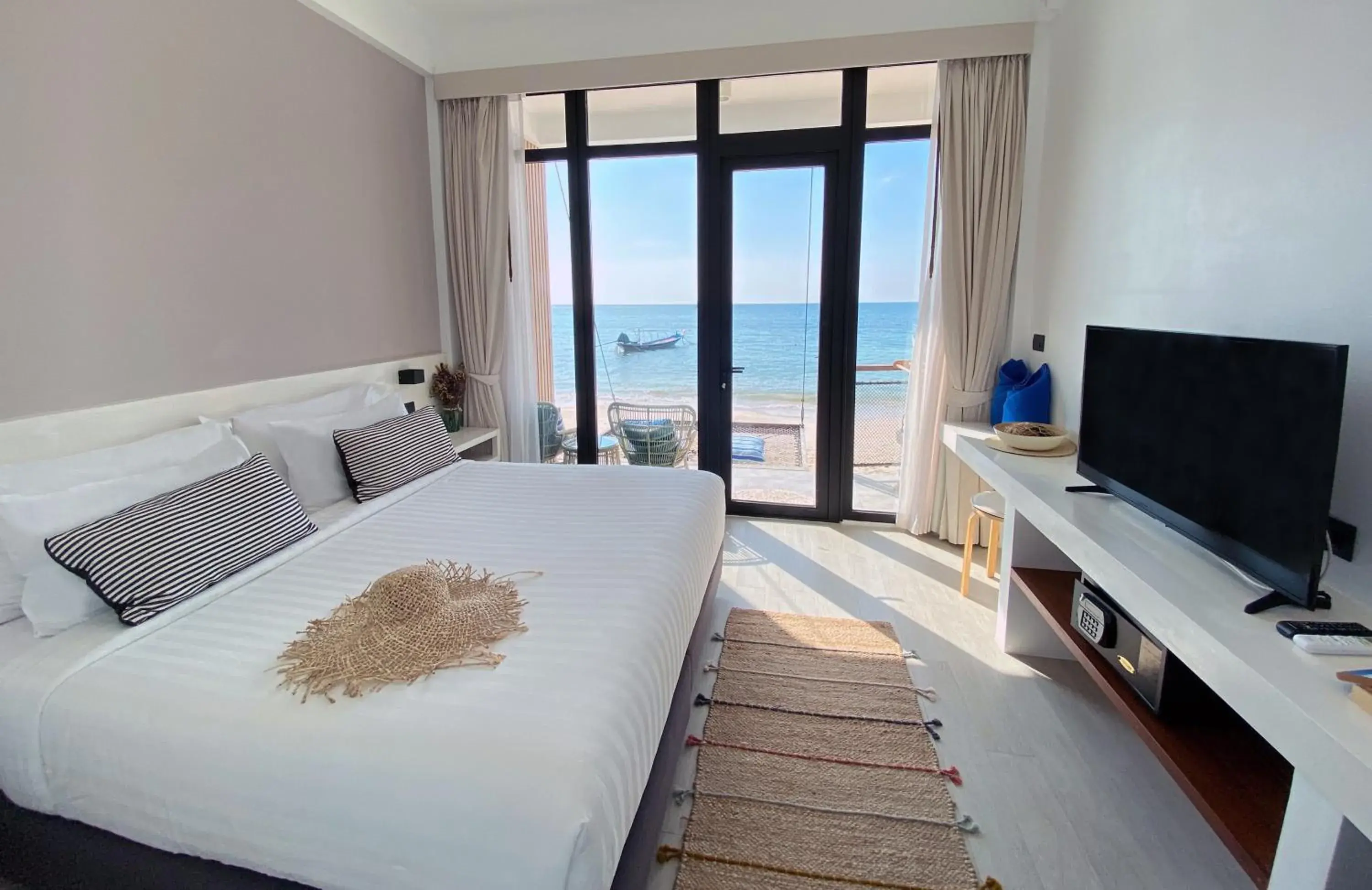 TV and multimedia, Bed in Blue Tao Beach Hotel - SHA Plus TV and multimedia, Bed in Blue Tao Beach Hotel - SHA Plus