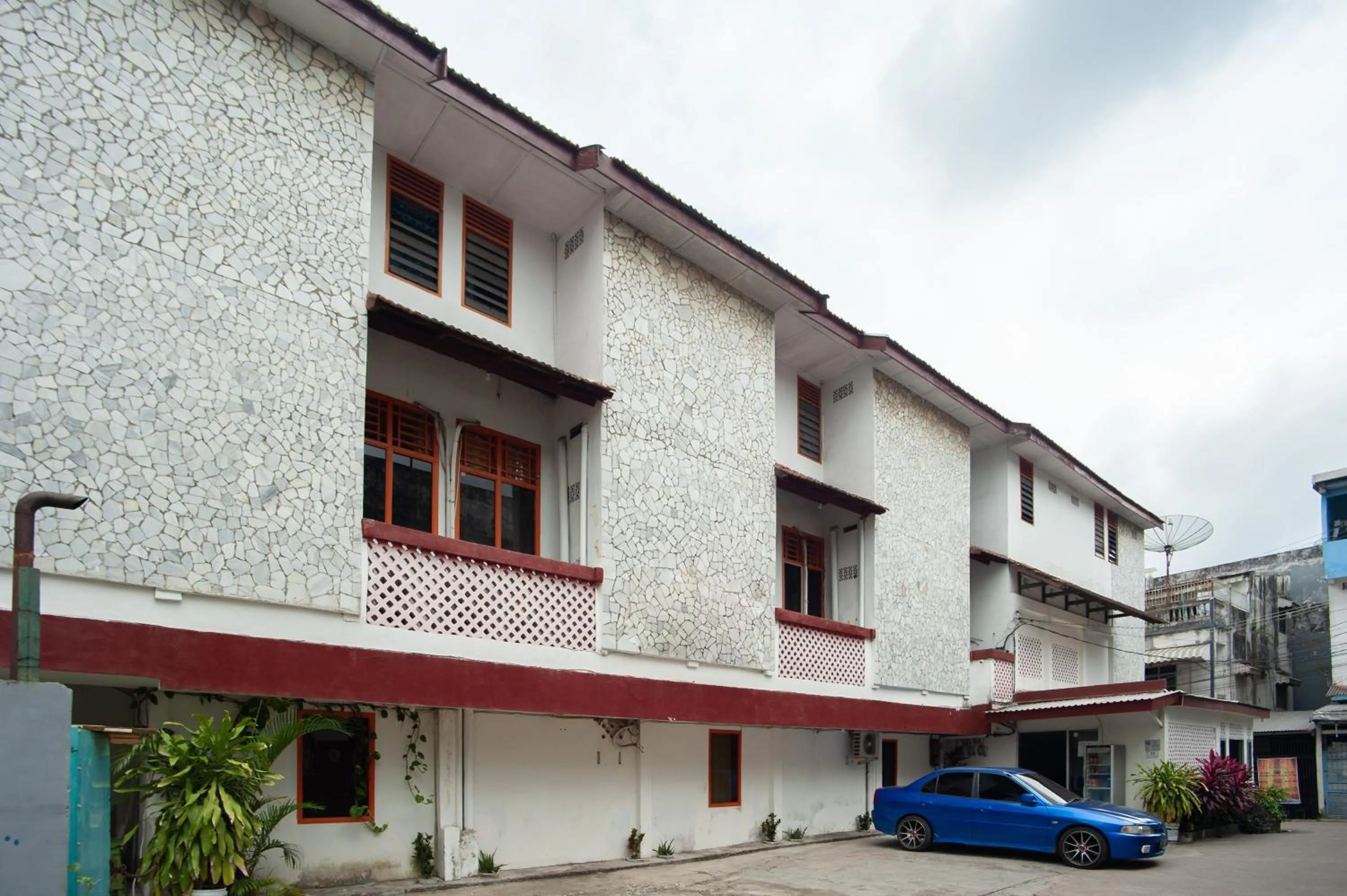 Property building in RedDoorz near Jalan Jenderal Sudirman Palembang