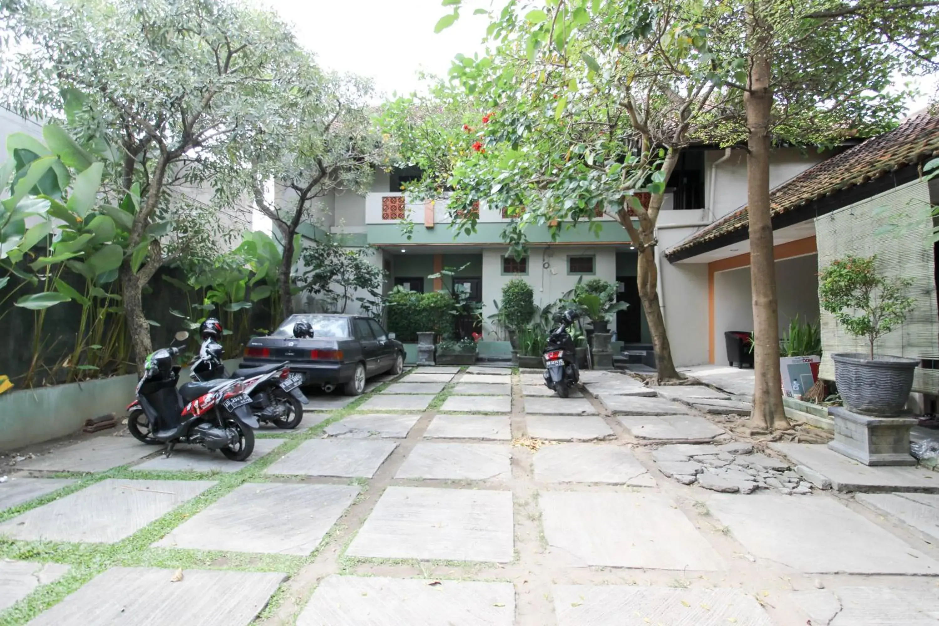 Property building in RedDoorz near Solo Balapan Station 2 Property building in RedDoorz near Solo Balapan Station 2