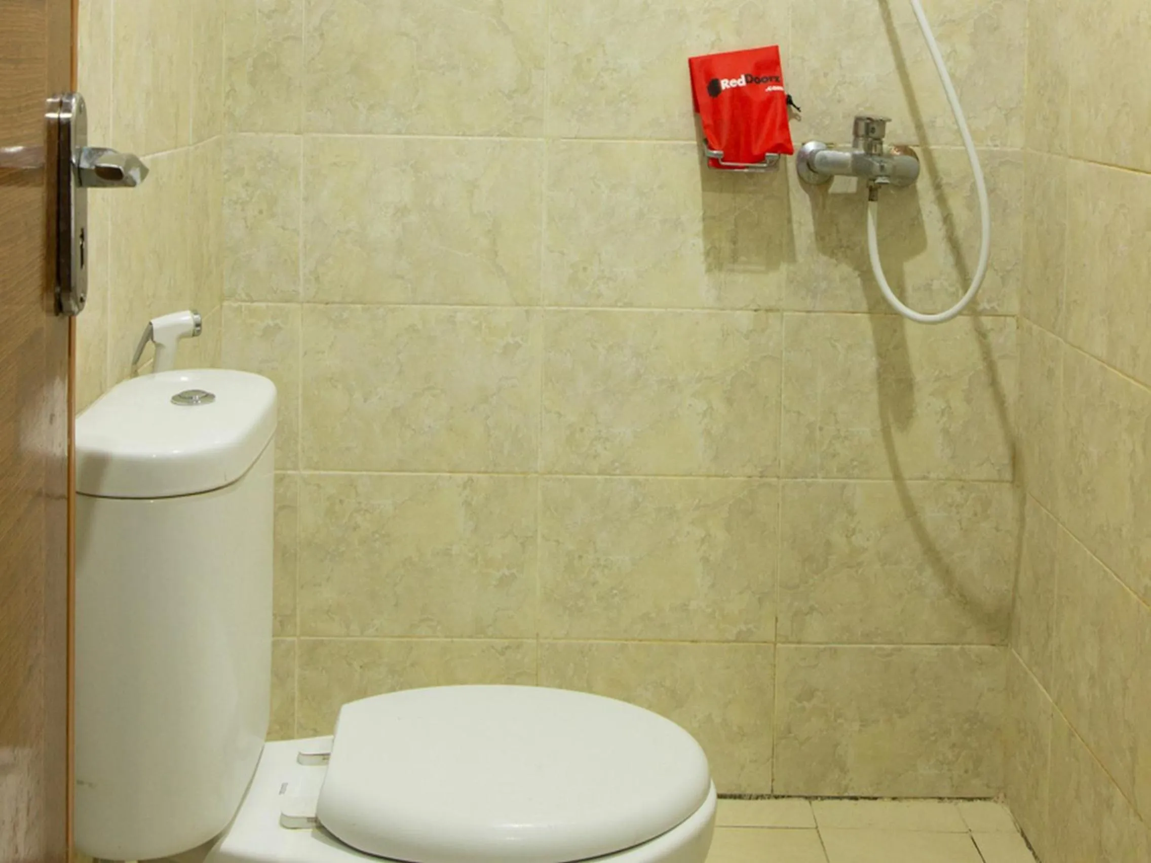 Bathroom in RedDoorz near Goa Panggung