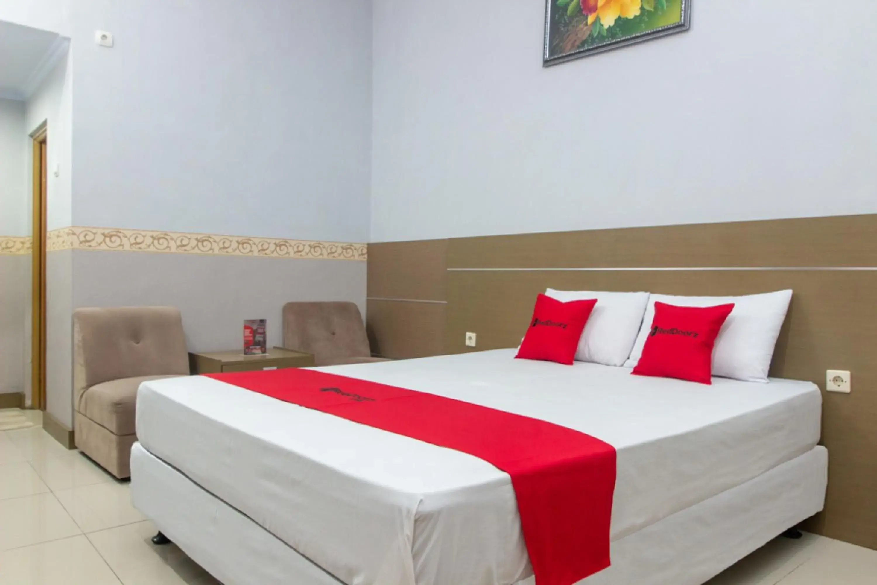 Bed in RedDoorz near Goa Panggung Bed in RedDoorz near Goa Panggung