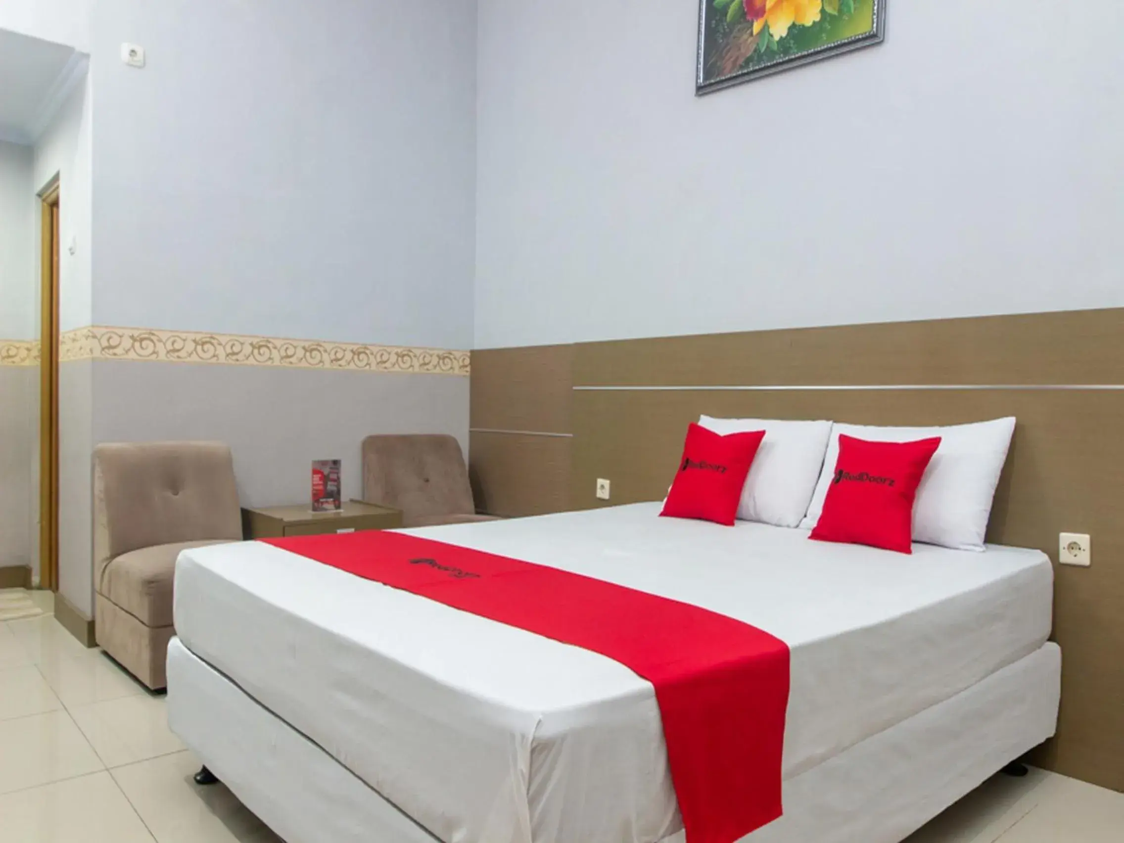 Bedroom, Bed in RedDoorz near Goa Panggung Bedroom, Bed in RedDoorz near Goa Panggung