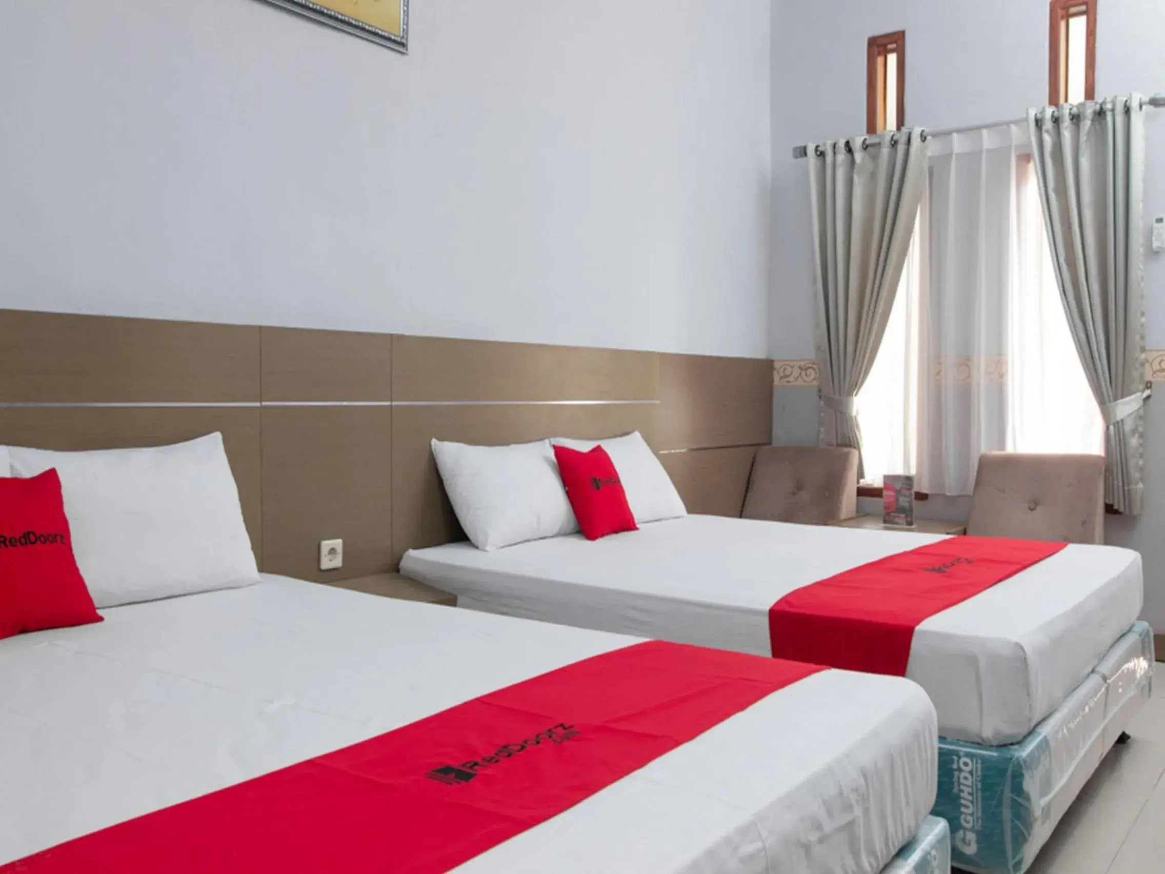 Bedroom, Bed in RedDoorz near Goa Panggung Bedroom, Bed in RedDoorz near Goa Panggung
