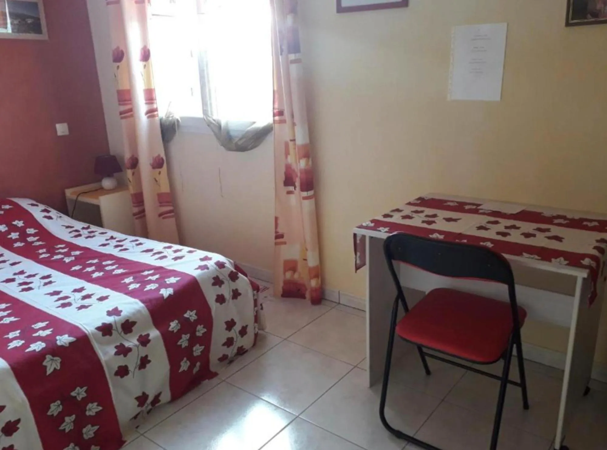 Property building, Bed in Lauriers roses - Chambre D'hôtes