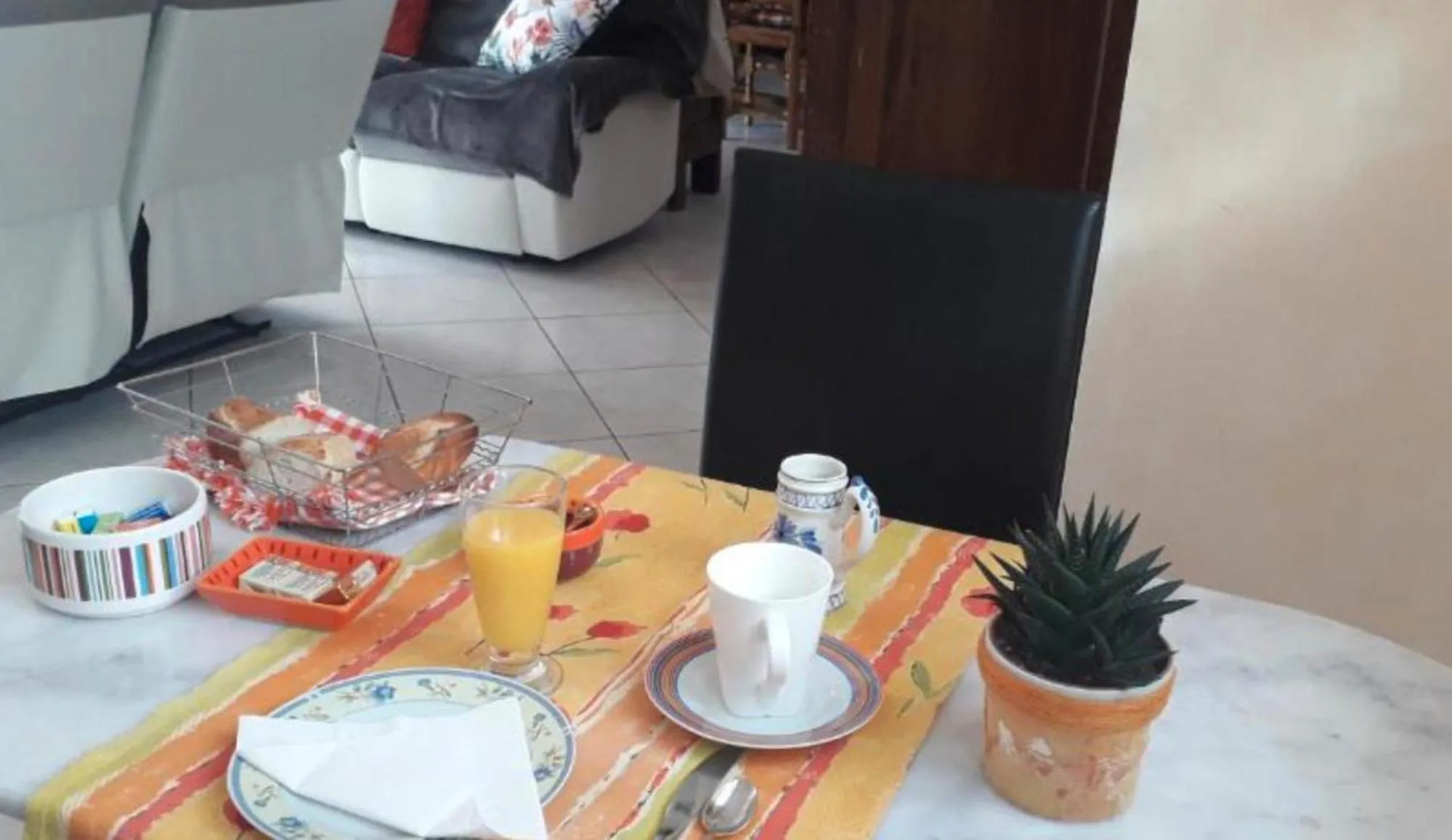 Living room, Bed in Lauriers roses - Chambre D'hôtes