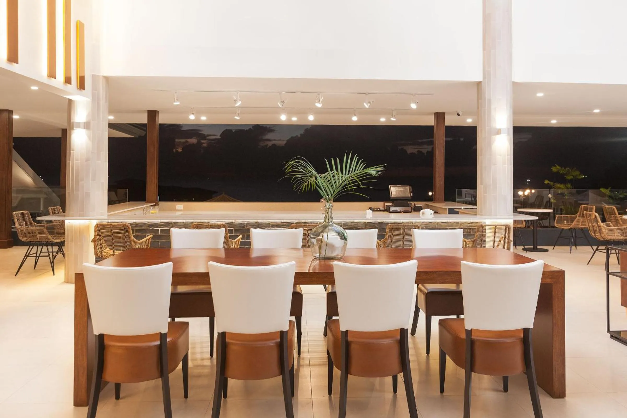 Restaurant/places to eat in Cara Hotels Trinidad