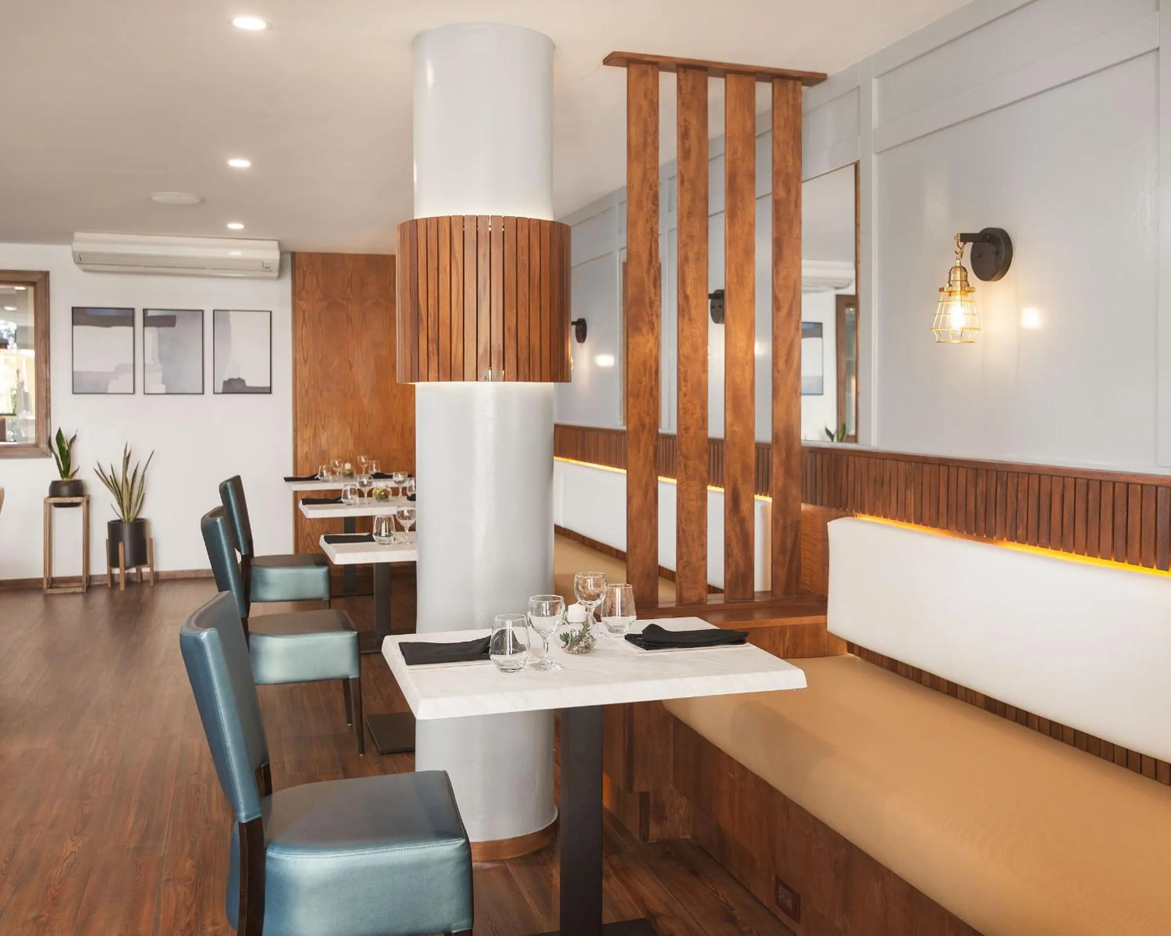 Restaurant/places to eat in Cara Hotels Trinidad