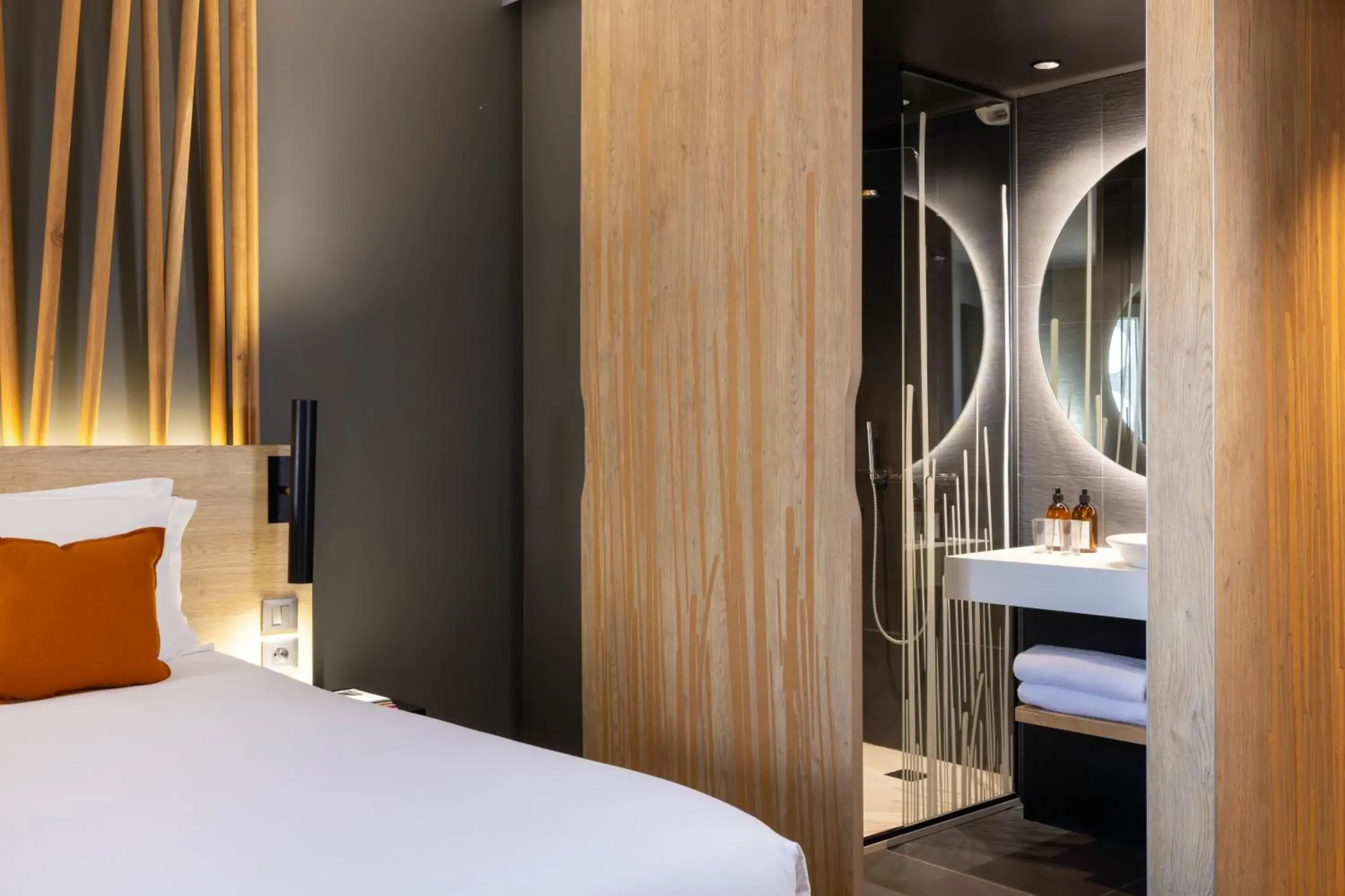 Bathroom, Bed in Belaroïa Montpellier Centre Saint Roch Bathroom, Bed in Belaroïa Montpellier Centre Saint Roch