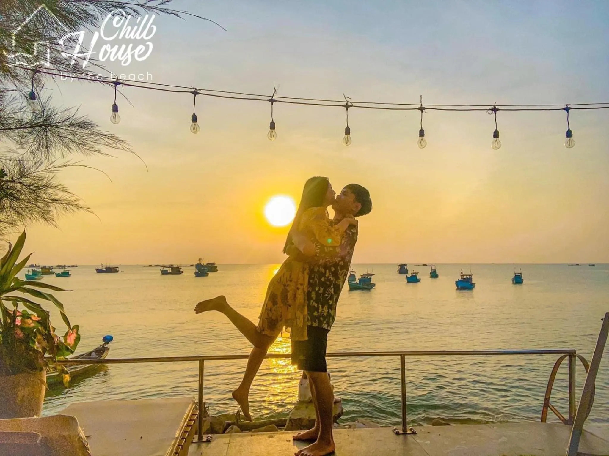 Guests in CHILL HOUSE by the beach