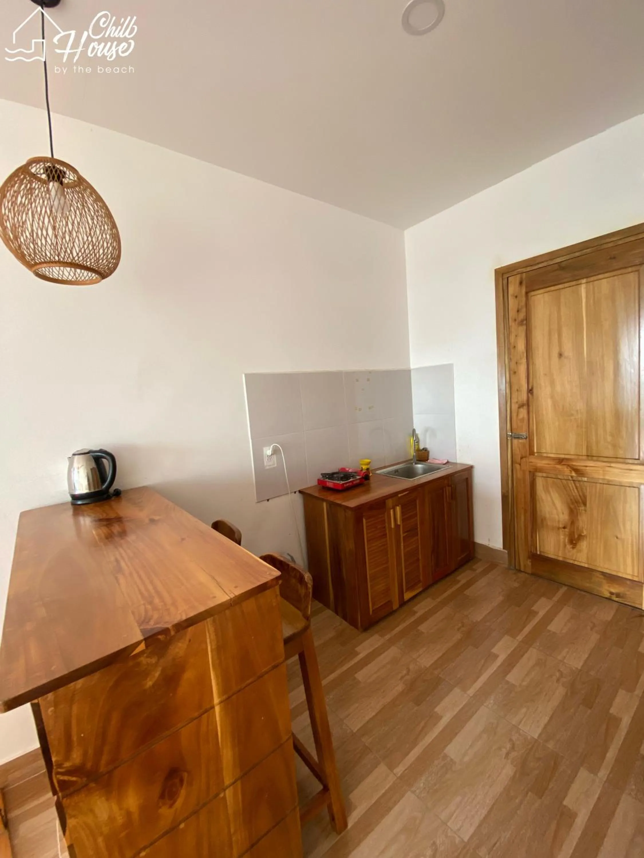 Kitchen or kitchenette in CHILL HOUSE by the beach