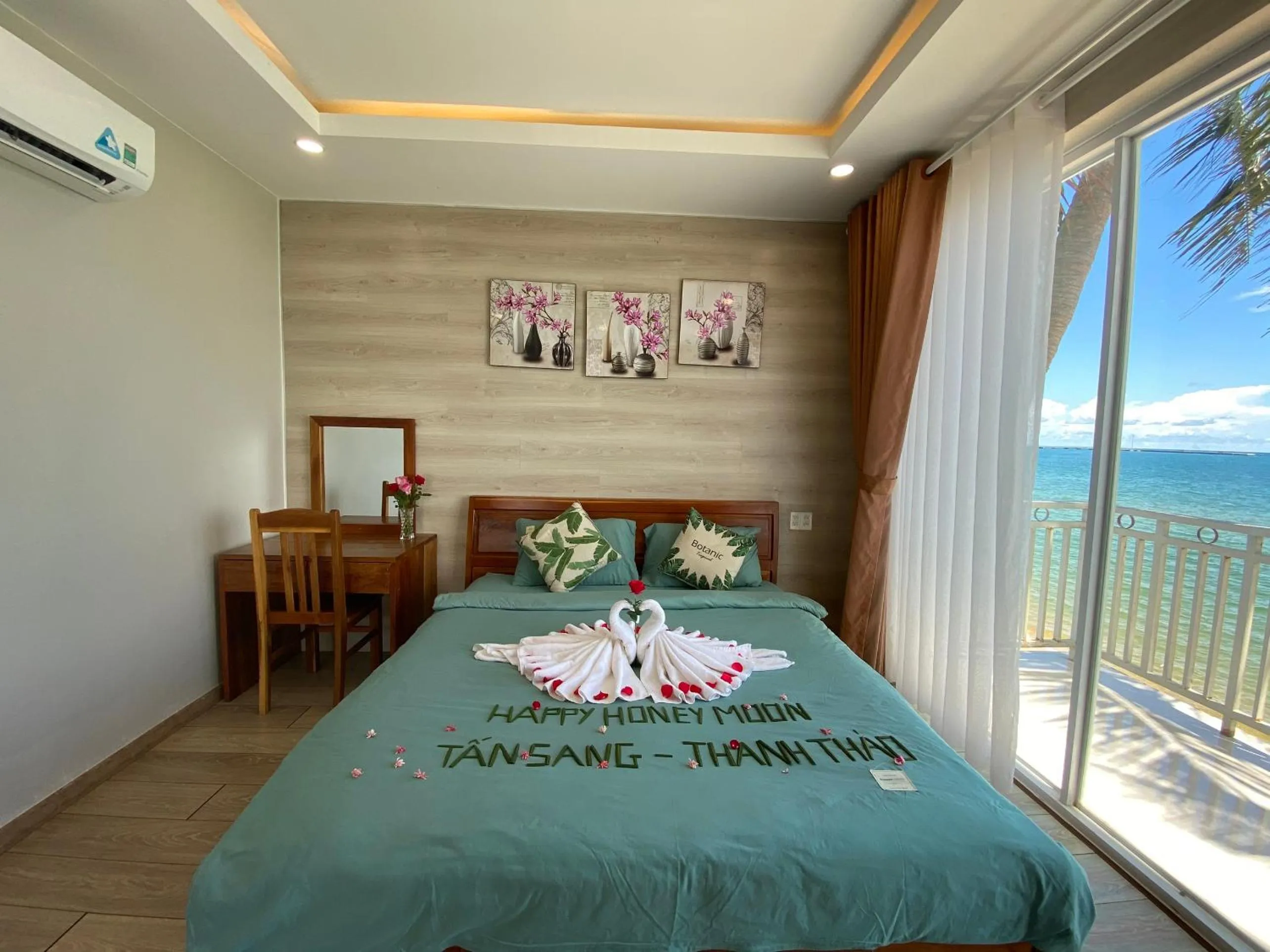 Bed in CHILL HOUSE by the beach