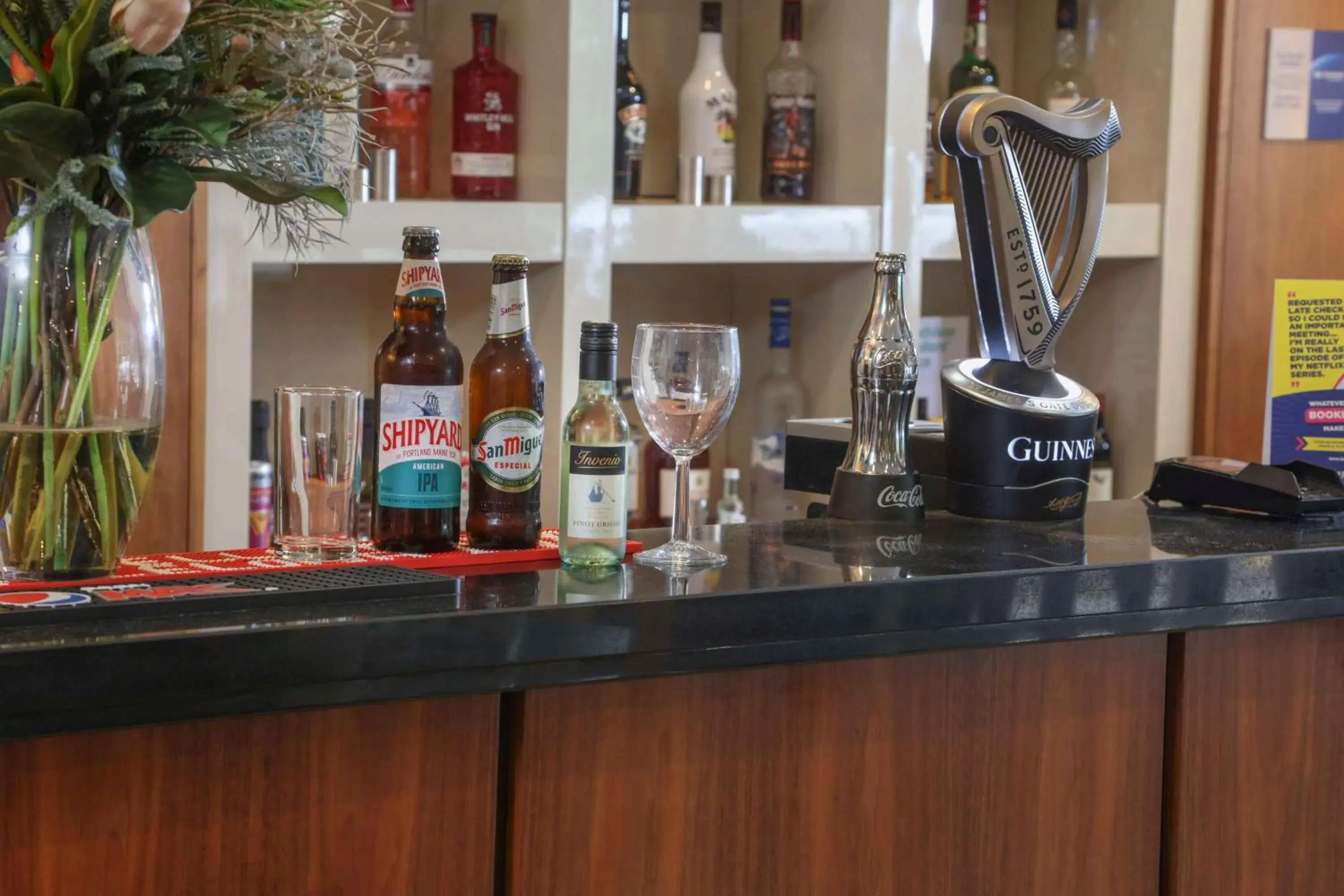 Lounge or bar in Best Western Pontypool Metro Hotel Lounge or bar in Best Western Pontypool Metro Hotel