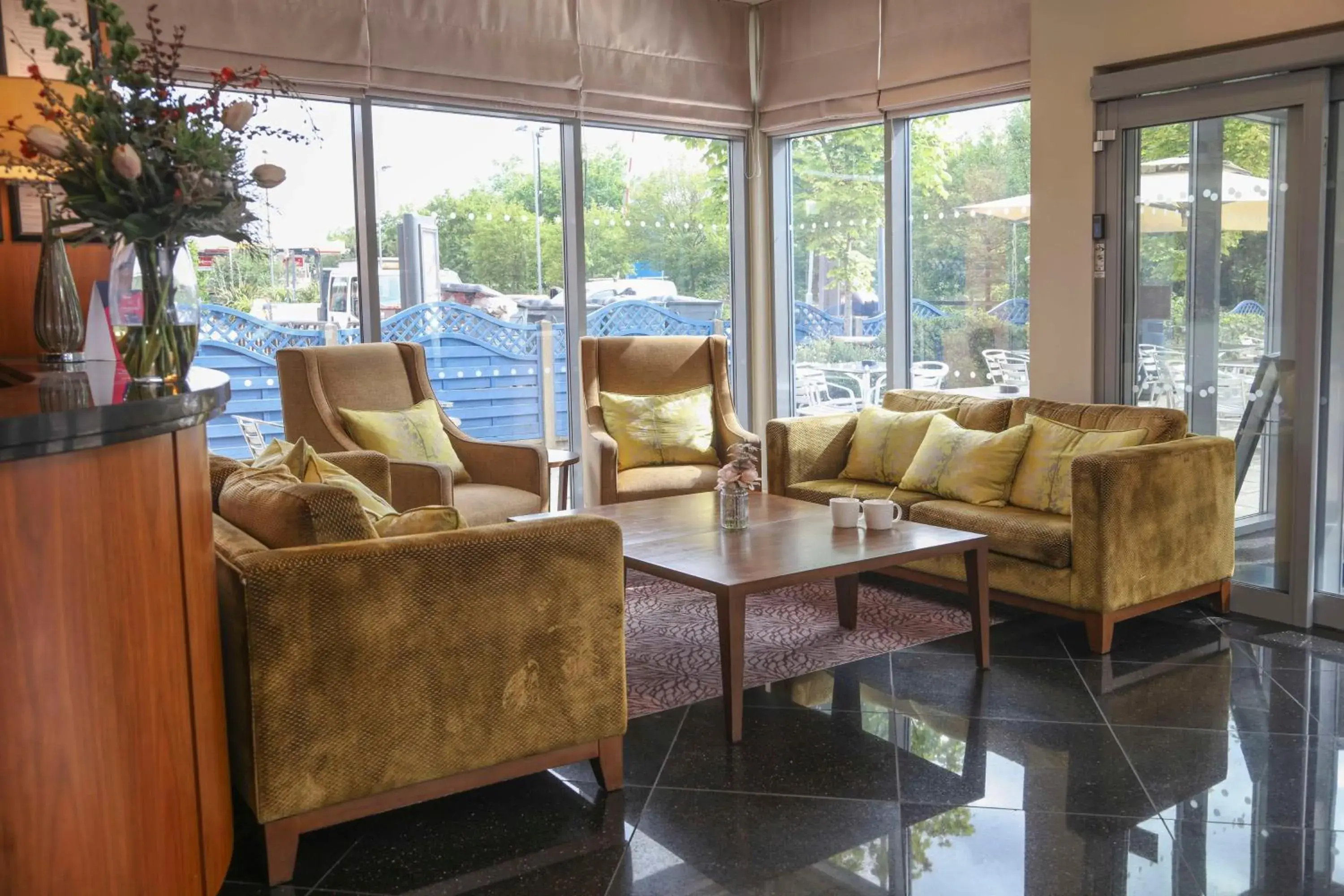 Lounge or bar in Best Western Pontypool Metro Hotel Lounge or bar in Best Western Pontypool Metro Hotel