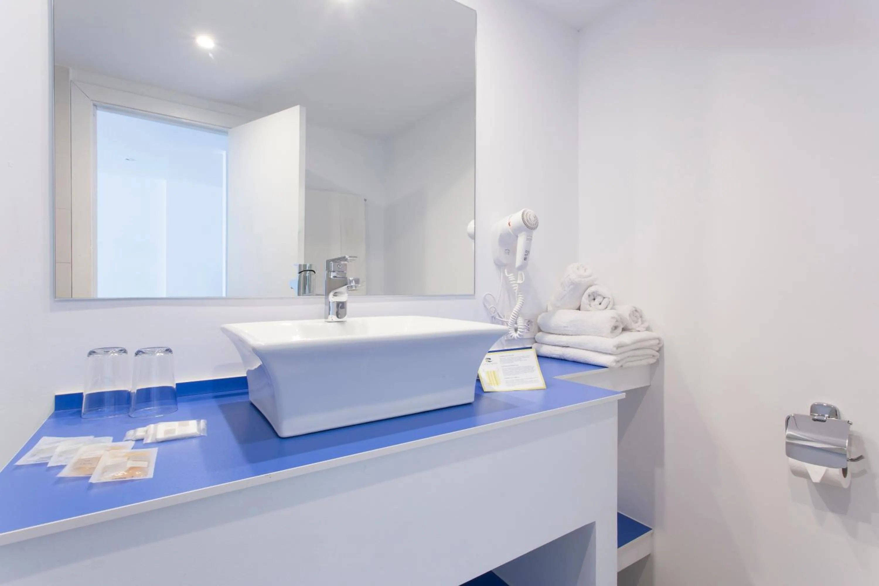 Bathroom in Guya Wave Hotel