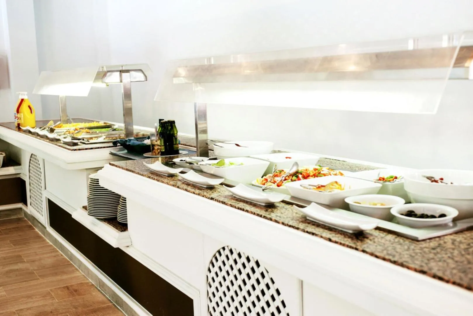 Food in Guya Wave Hotel