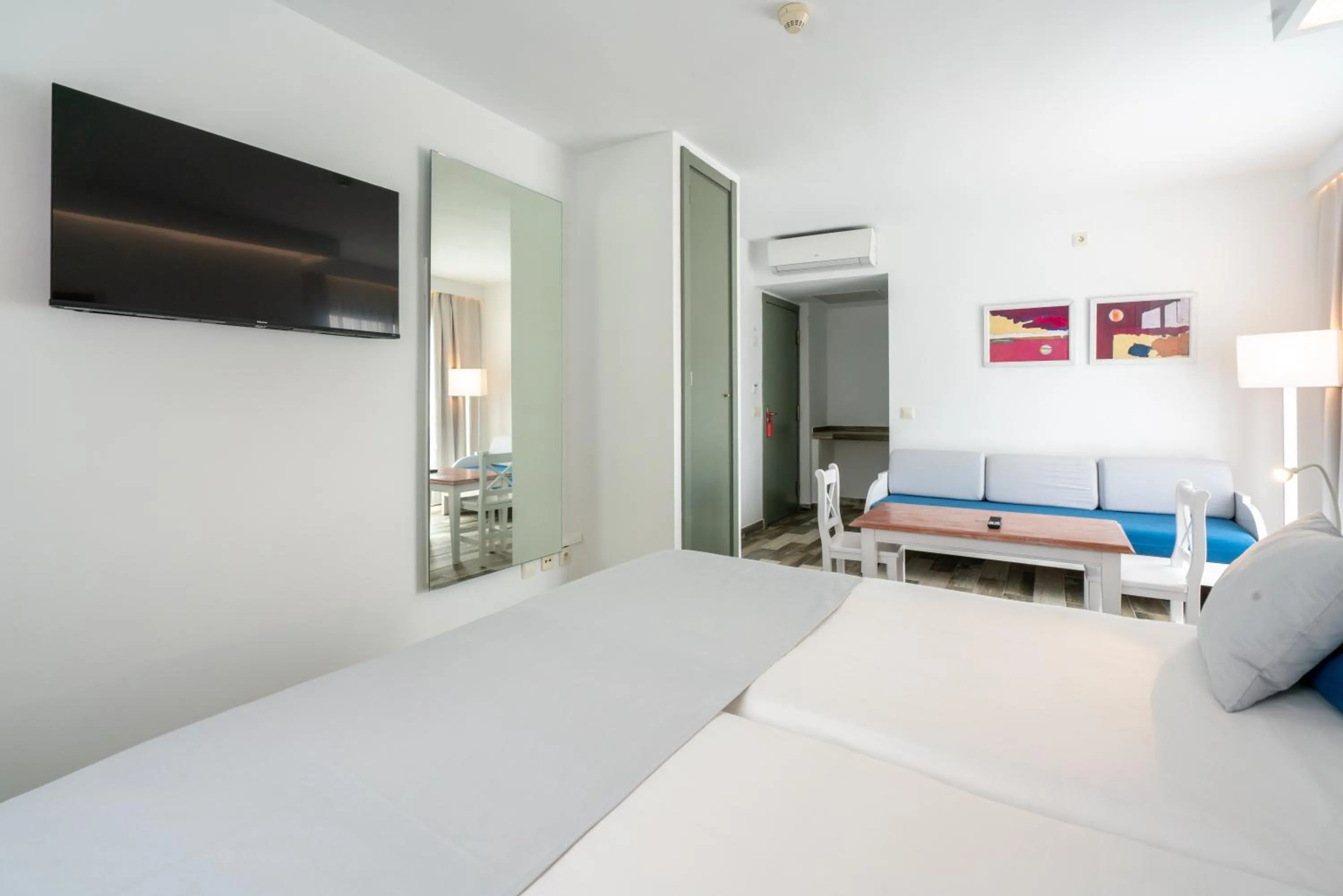 Bed in Guya Wave Hotel