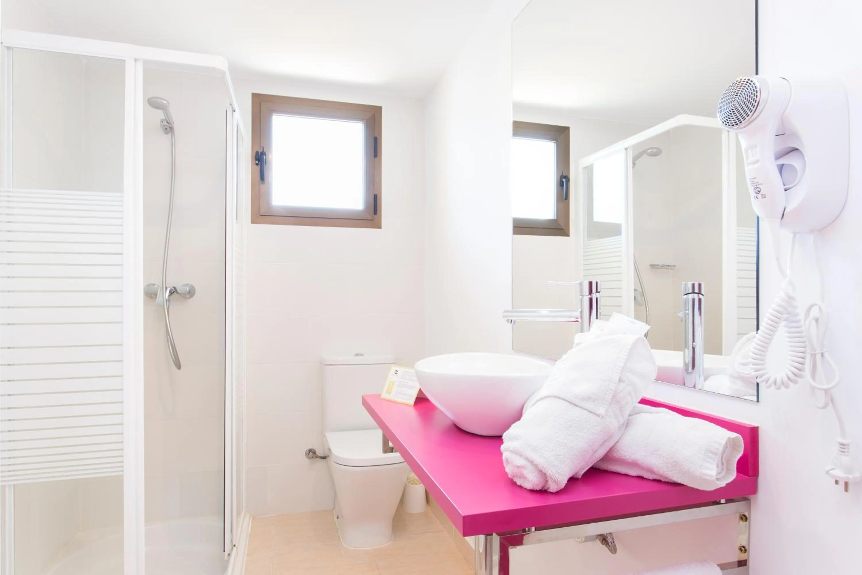 Bathroom, Bed in Guya Wave Hotel