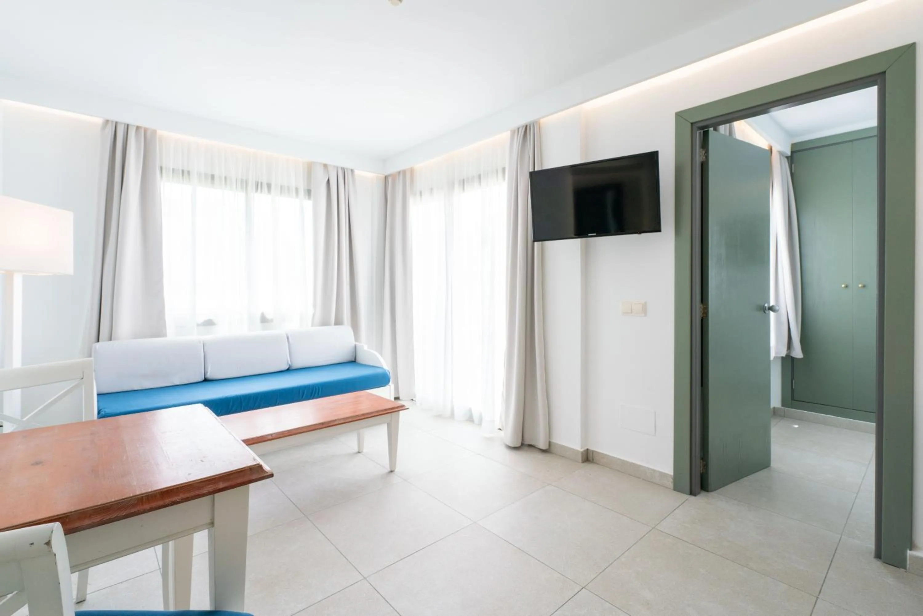 Bed in Guya Wave Hotel