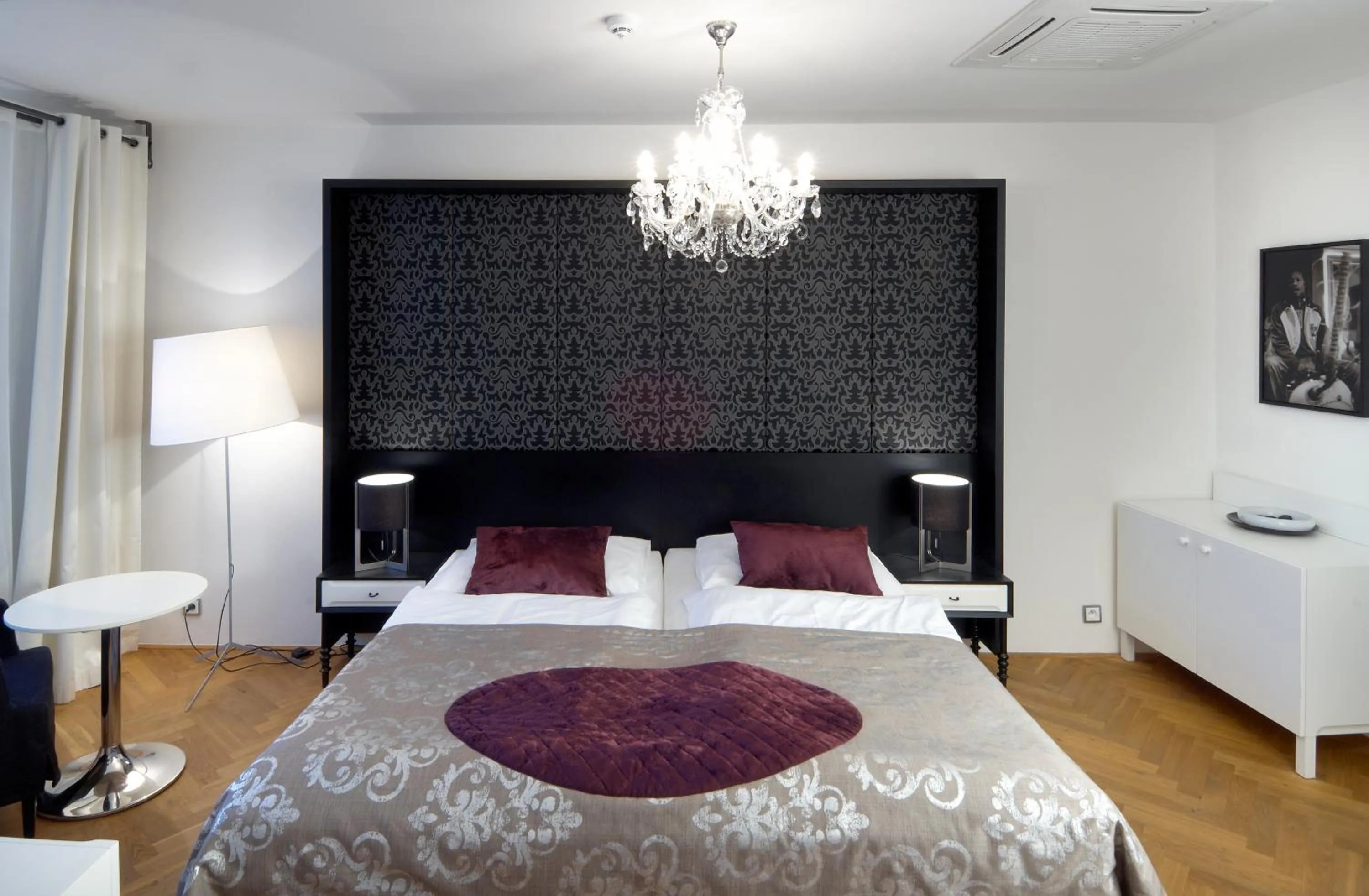 Bedroom, Bed in Hotel Aplaus