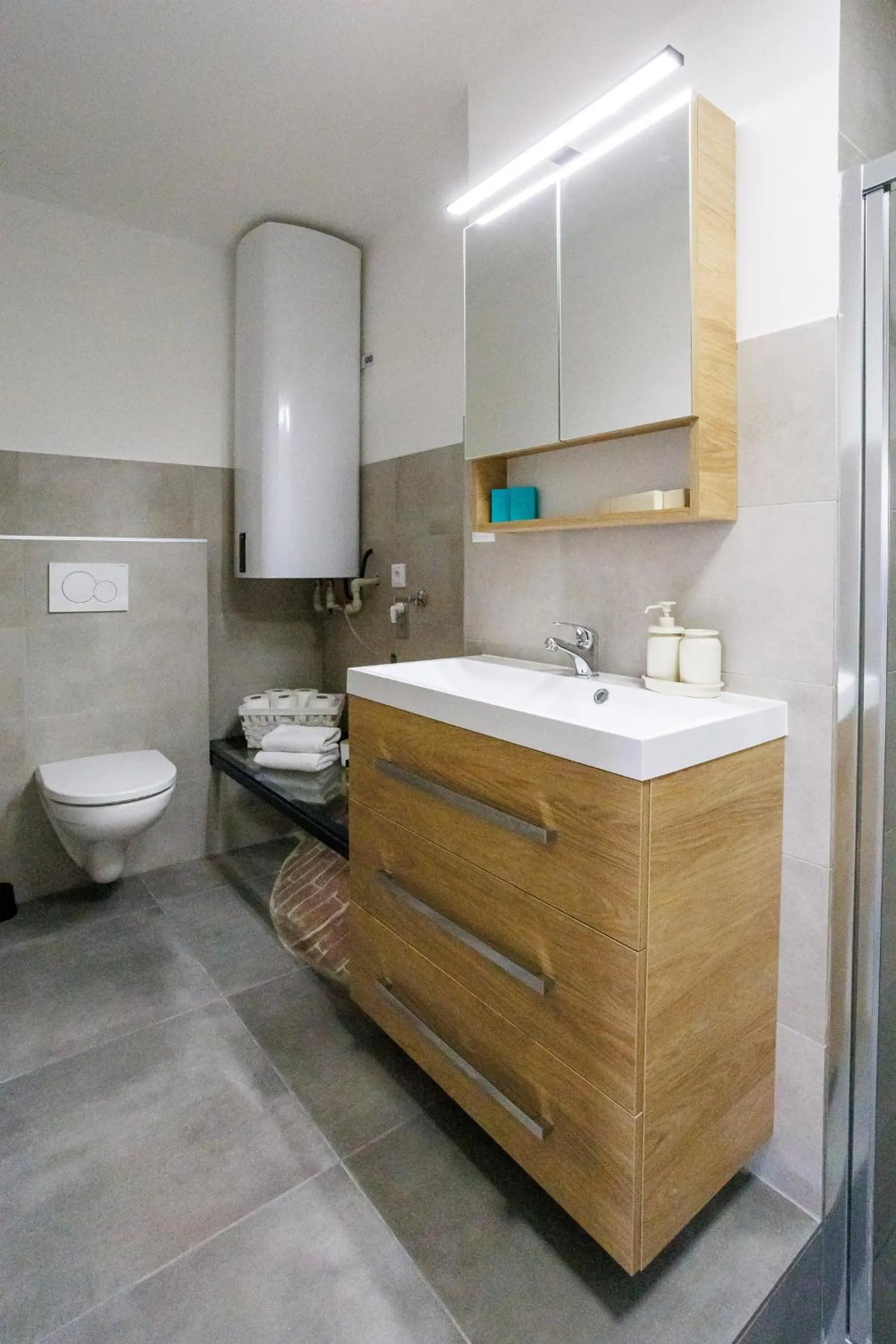 Shower in Hotel Aplaus