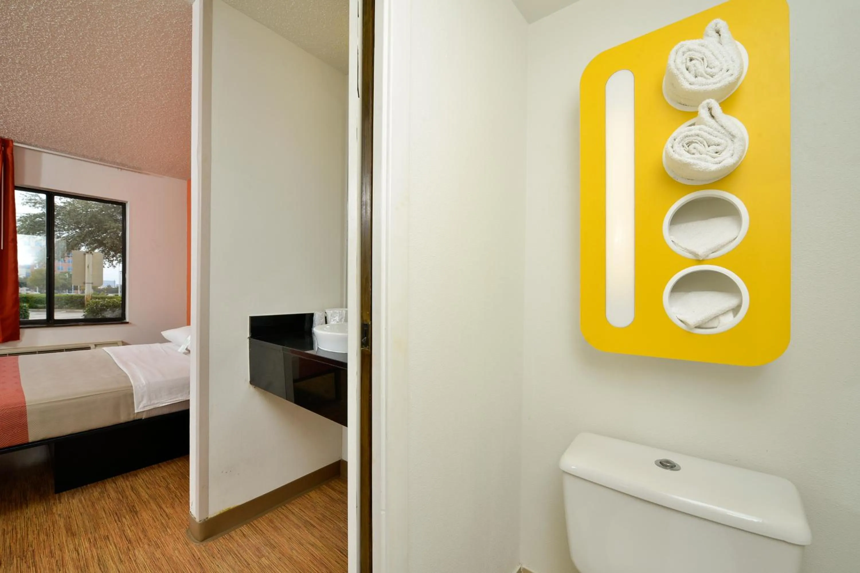 Toilet, Bed in Motel 6-Plano, TX - West - Frisco