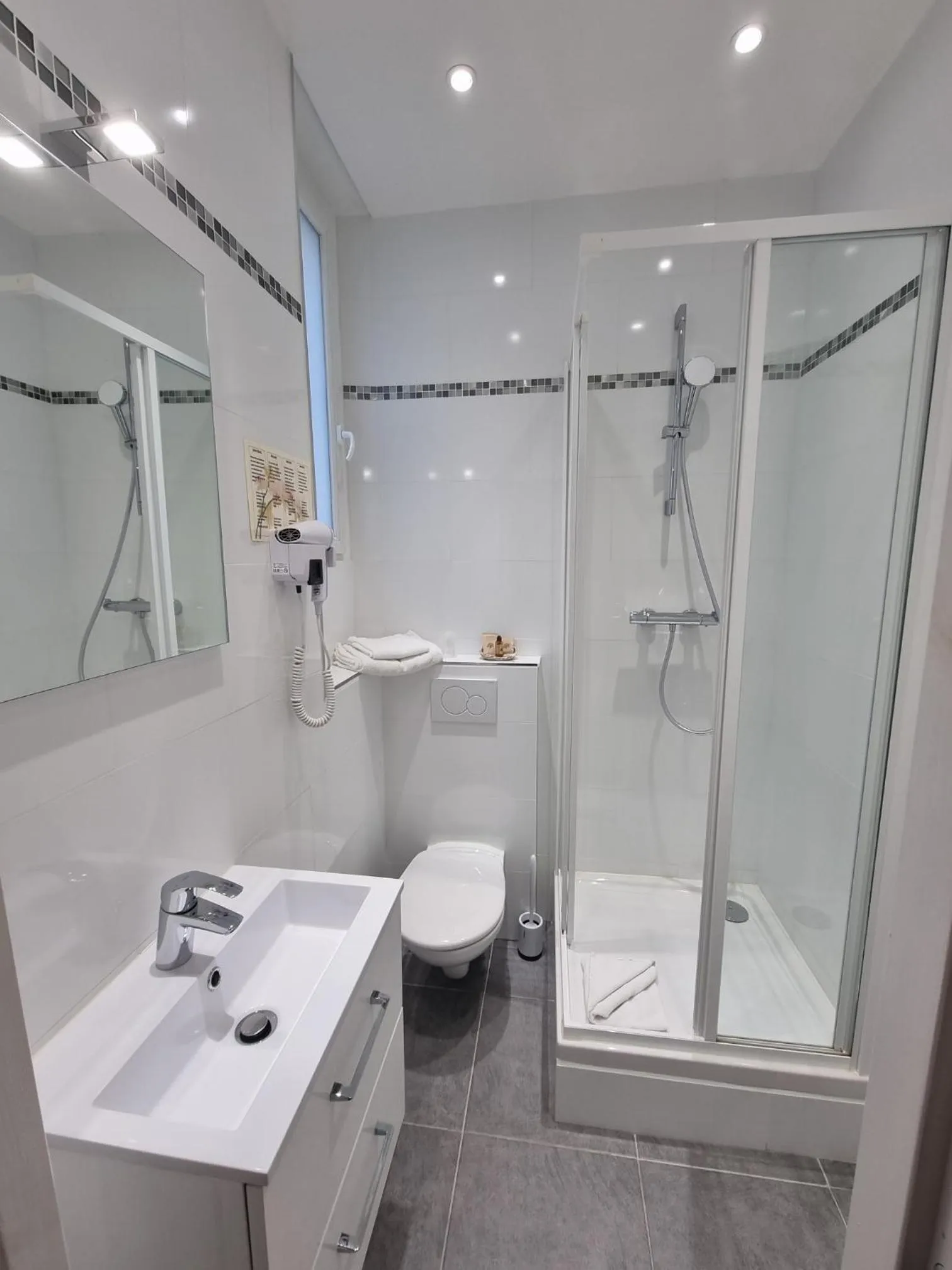 Bathroom in Hôtel Océanic - Grands Magasins