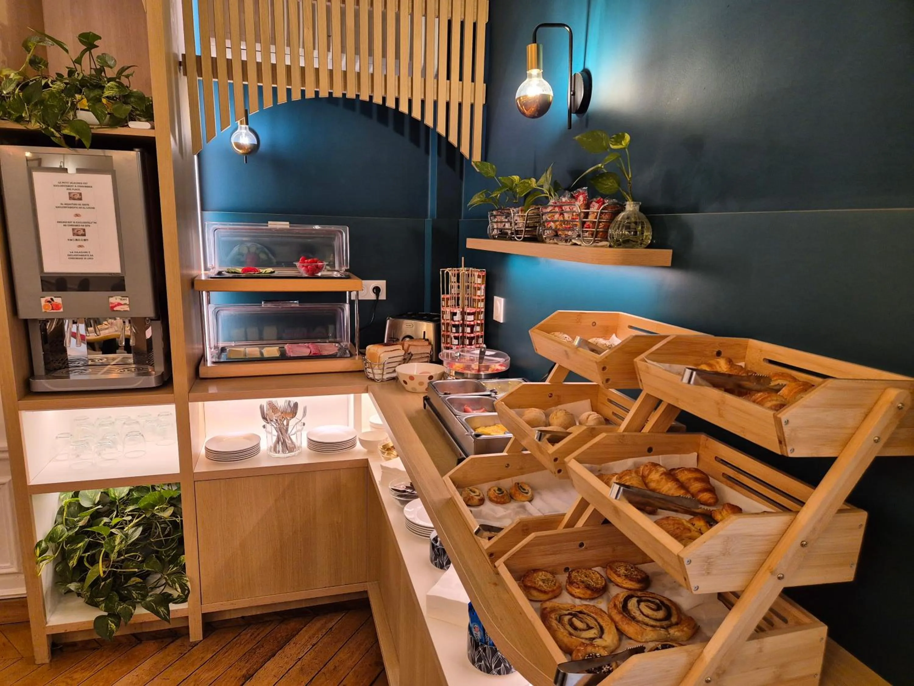 Breakfast in Hôtel Océanic - Grands Magasins