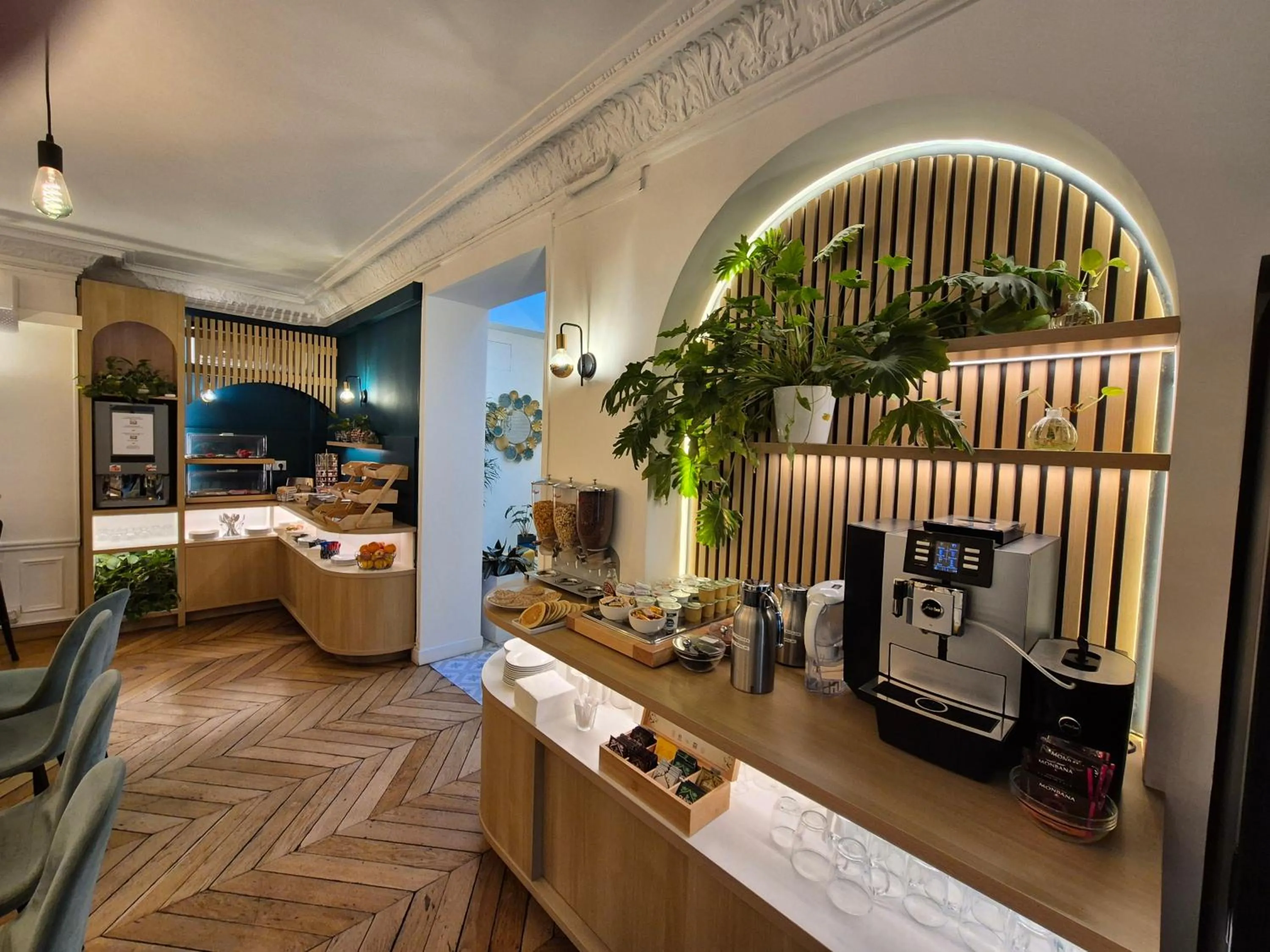 Breakfast in Hôtel Océanic - Grands Magasins