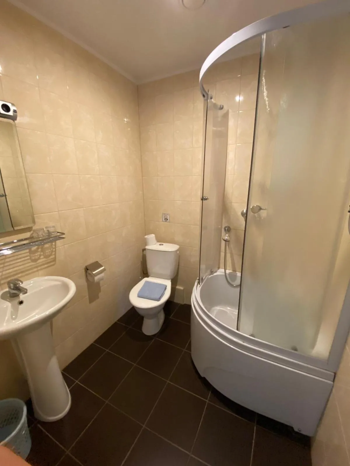 Shower in Laine guesthouse
