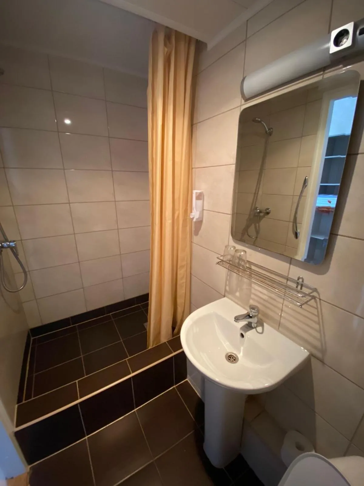 Shower in Laine guesthouse