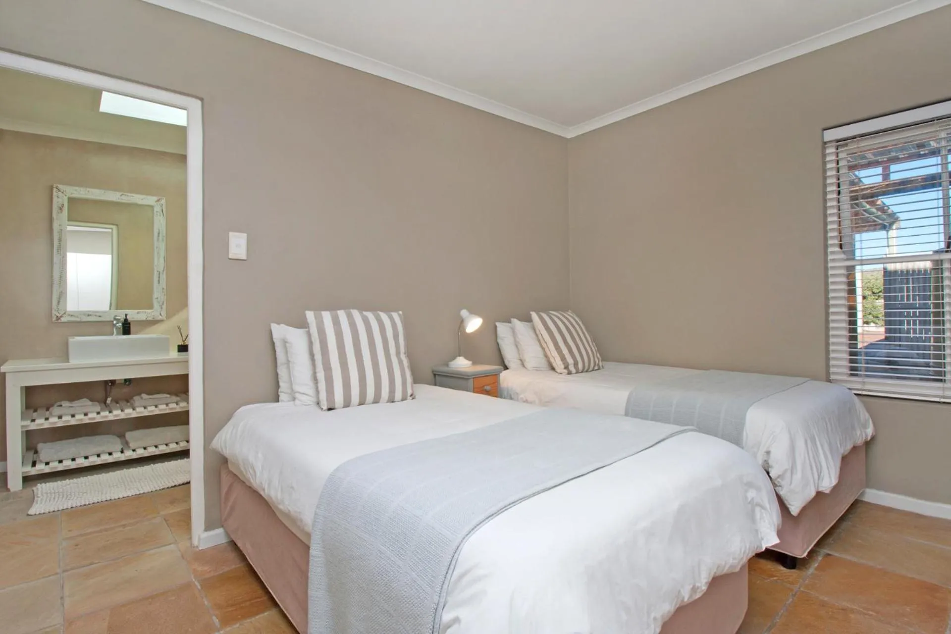 Bathroom, Bed in Fin Whale Beach House