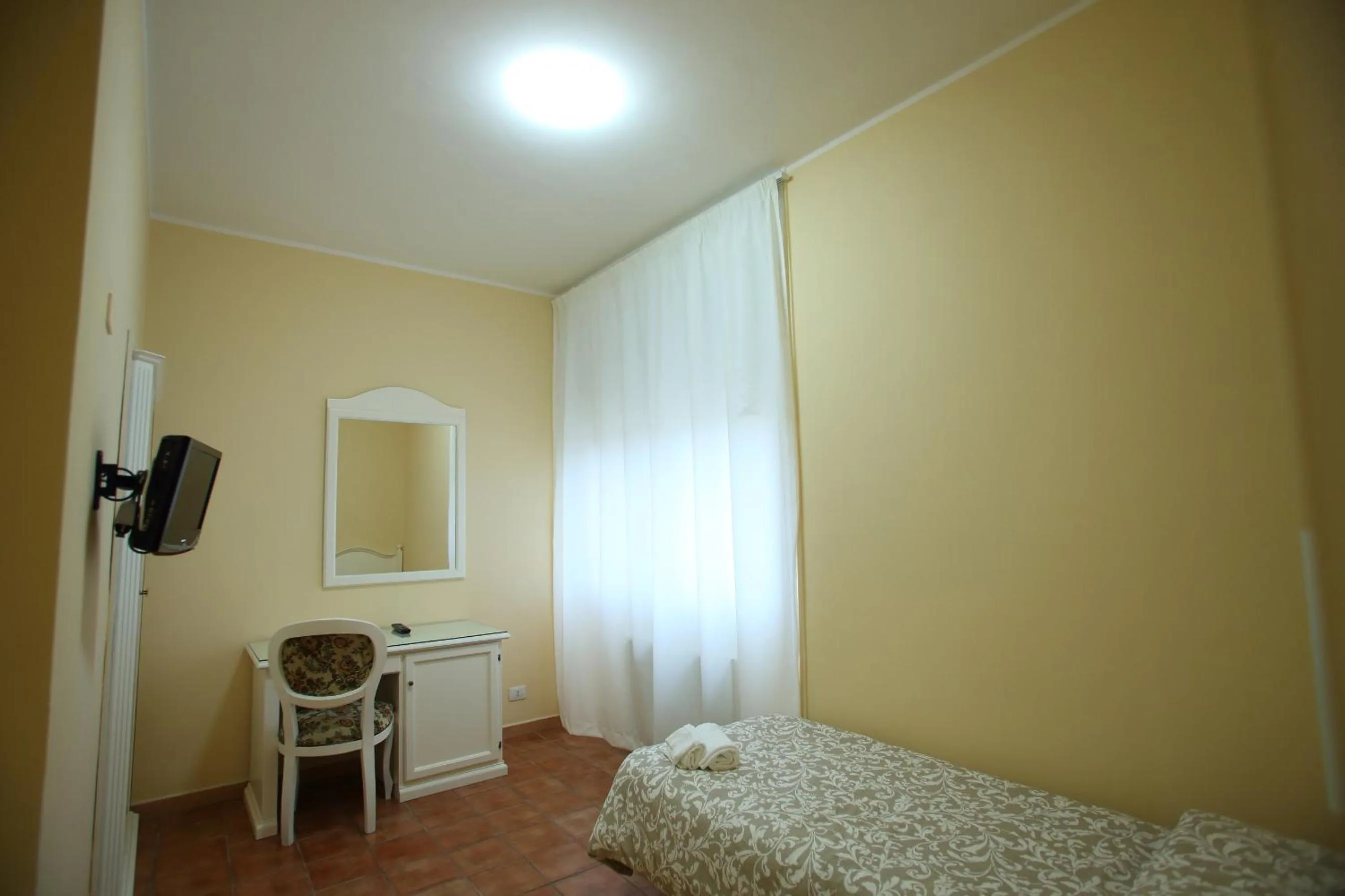 Property building, Bed in Hotel Villa Romana