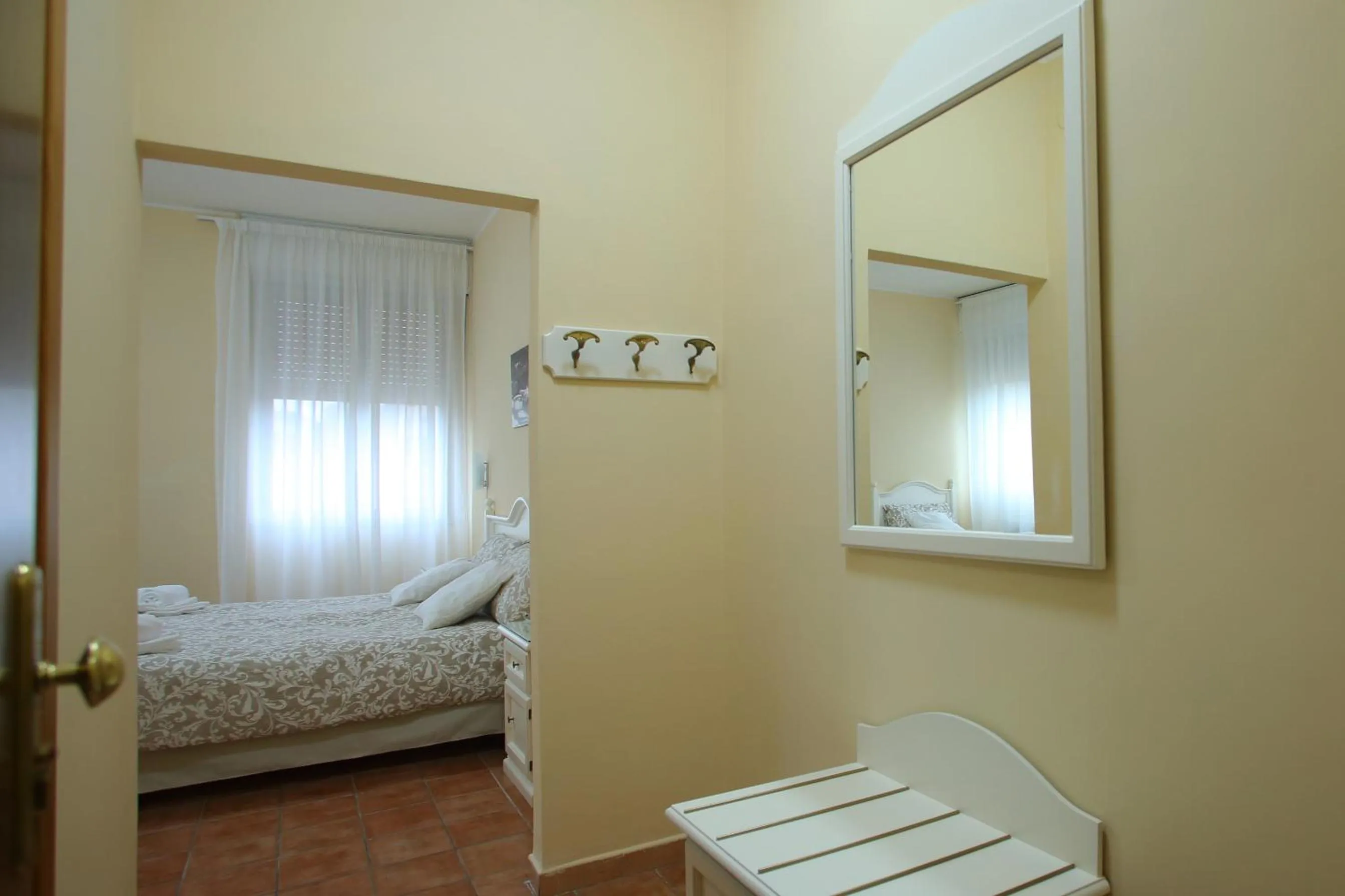 Property building, Bed in Hotel Villa Romana