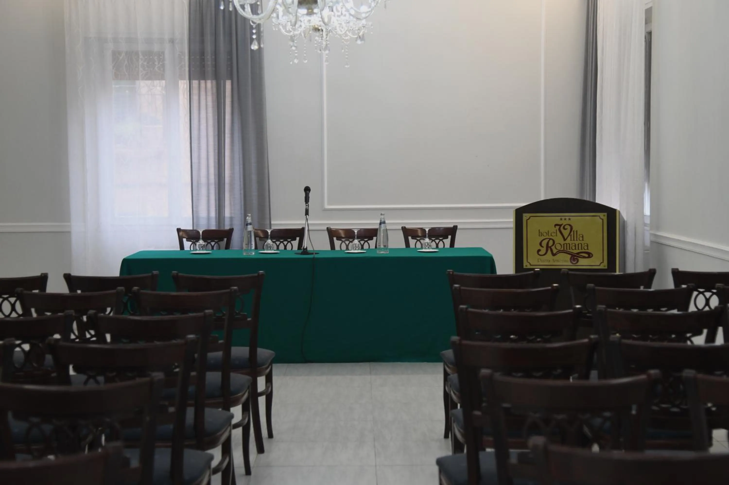 Restaurant/places to eat in Hotel Villa Romana