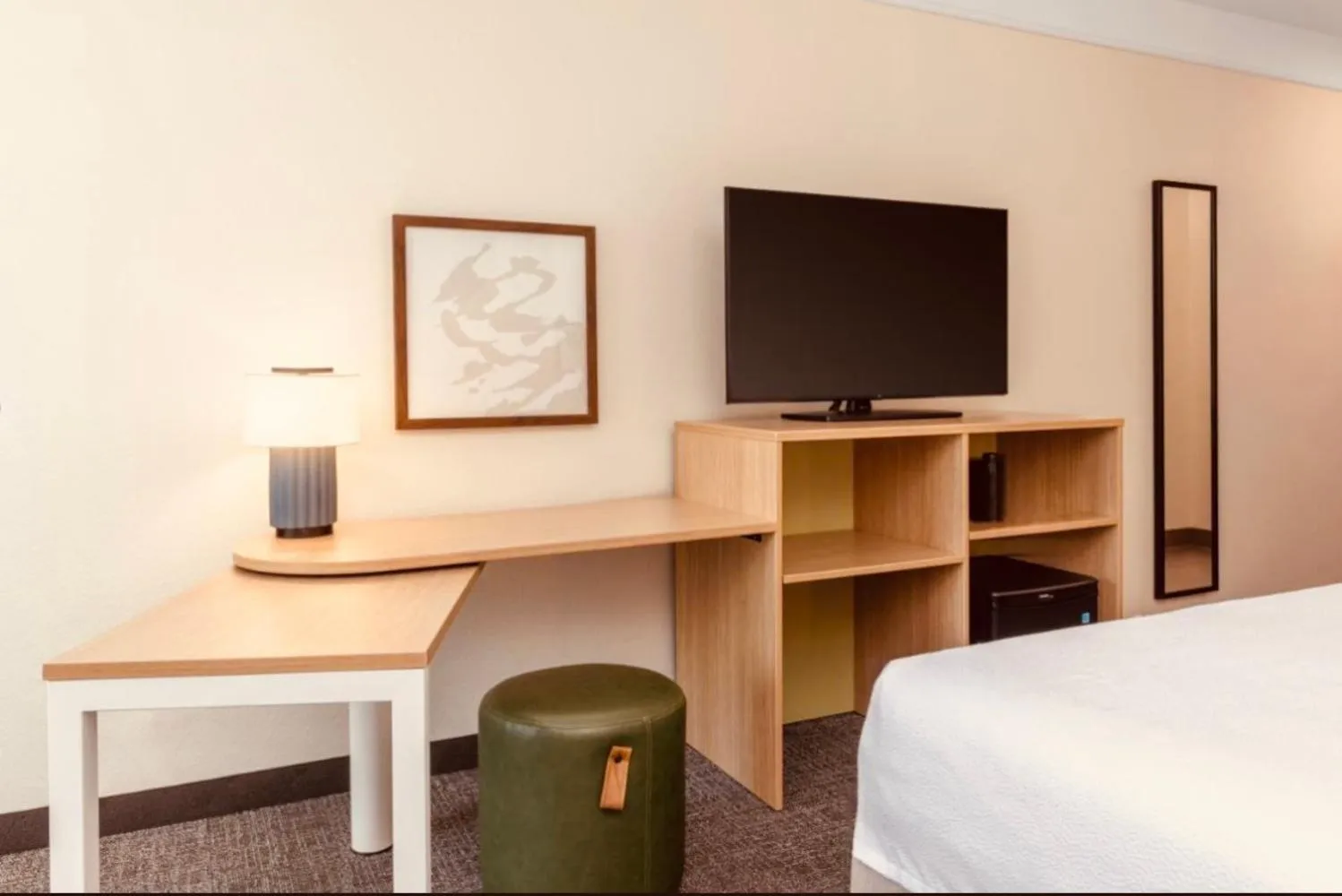 TV and multimedia, Bed in Wingate by Wyndham Anchorage Downtown - Ship Creek