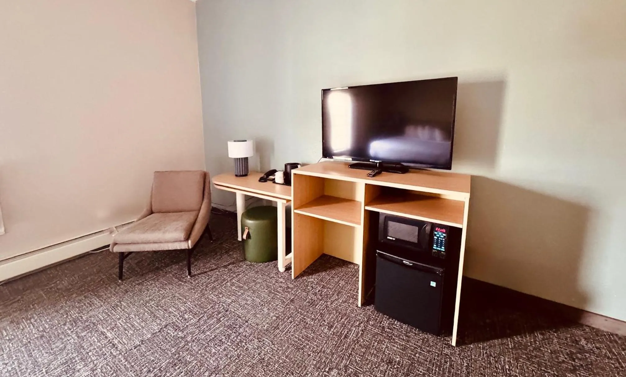 TV and multimedia in Wingate by Wyndham Anchorage Downtown - Ship Creek