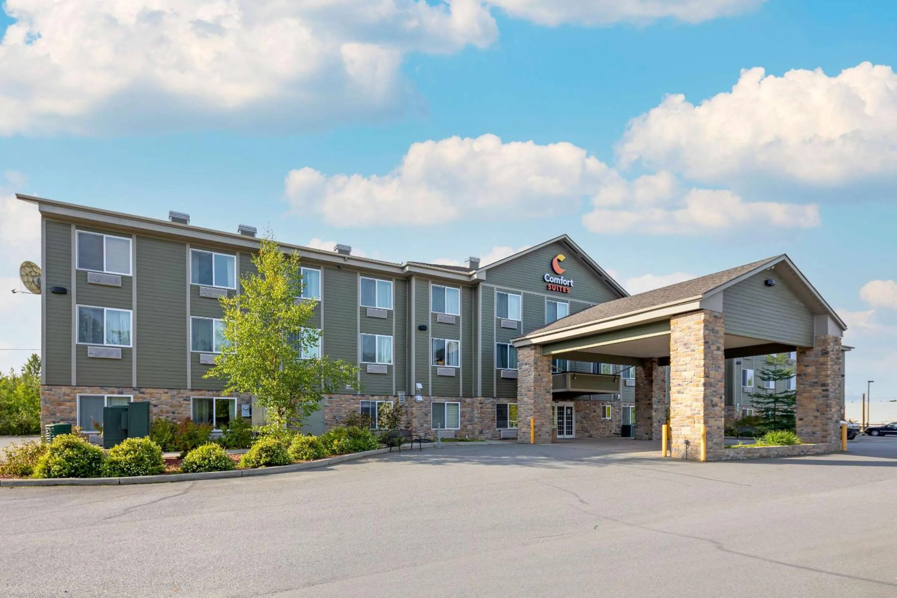 Property building in Comfort Suites Anchorage International Airport