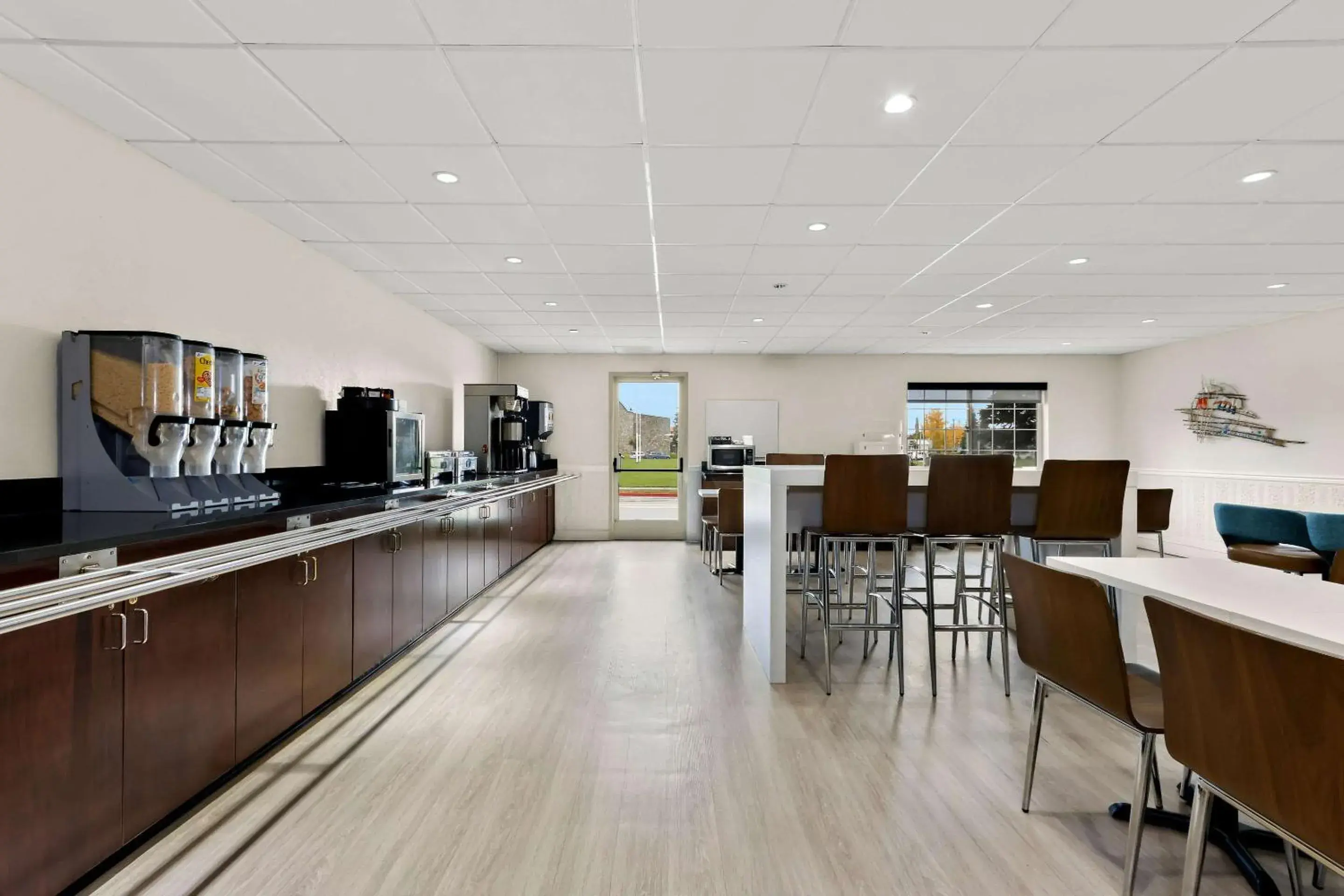 Breakfast in Clarion Suites Downtown Anchorage Breakfast in Clarion Suites Downtown Anchorage