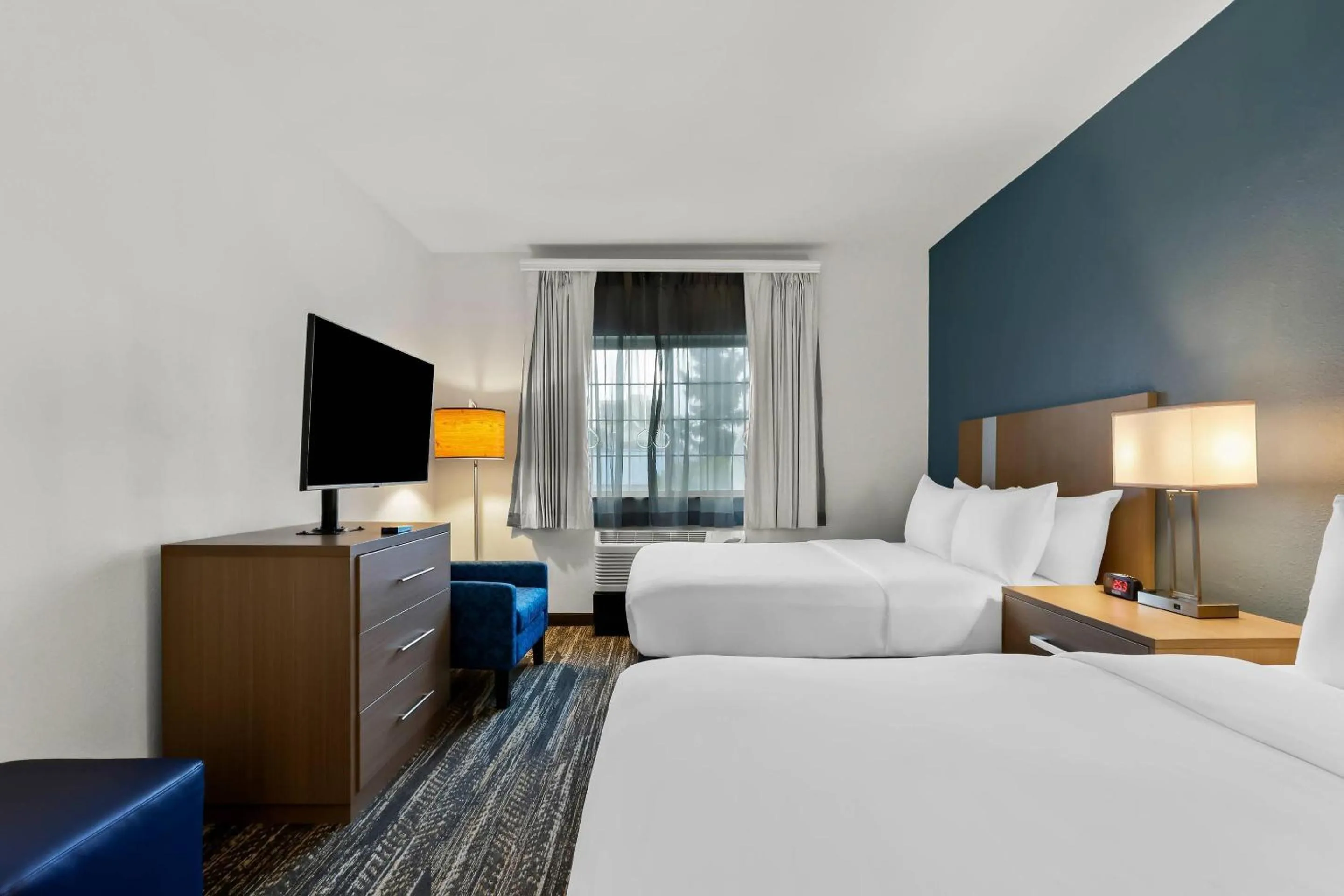 Bedroom, Bed in Clarion Suites Anchorage Downtown