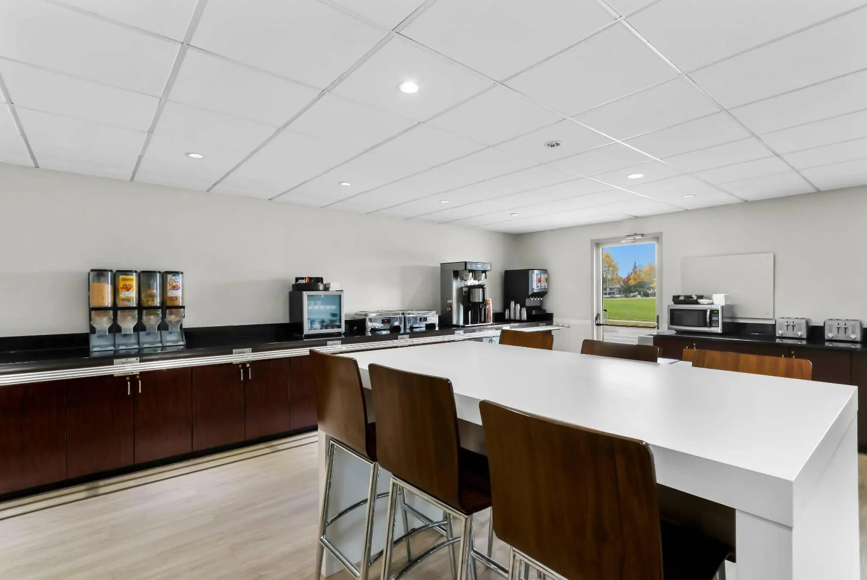 Breakfast in Clarion Suites Anchorage Downtown Breakfast in Clarion Suites Anchorage Downtown