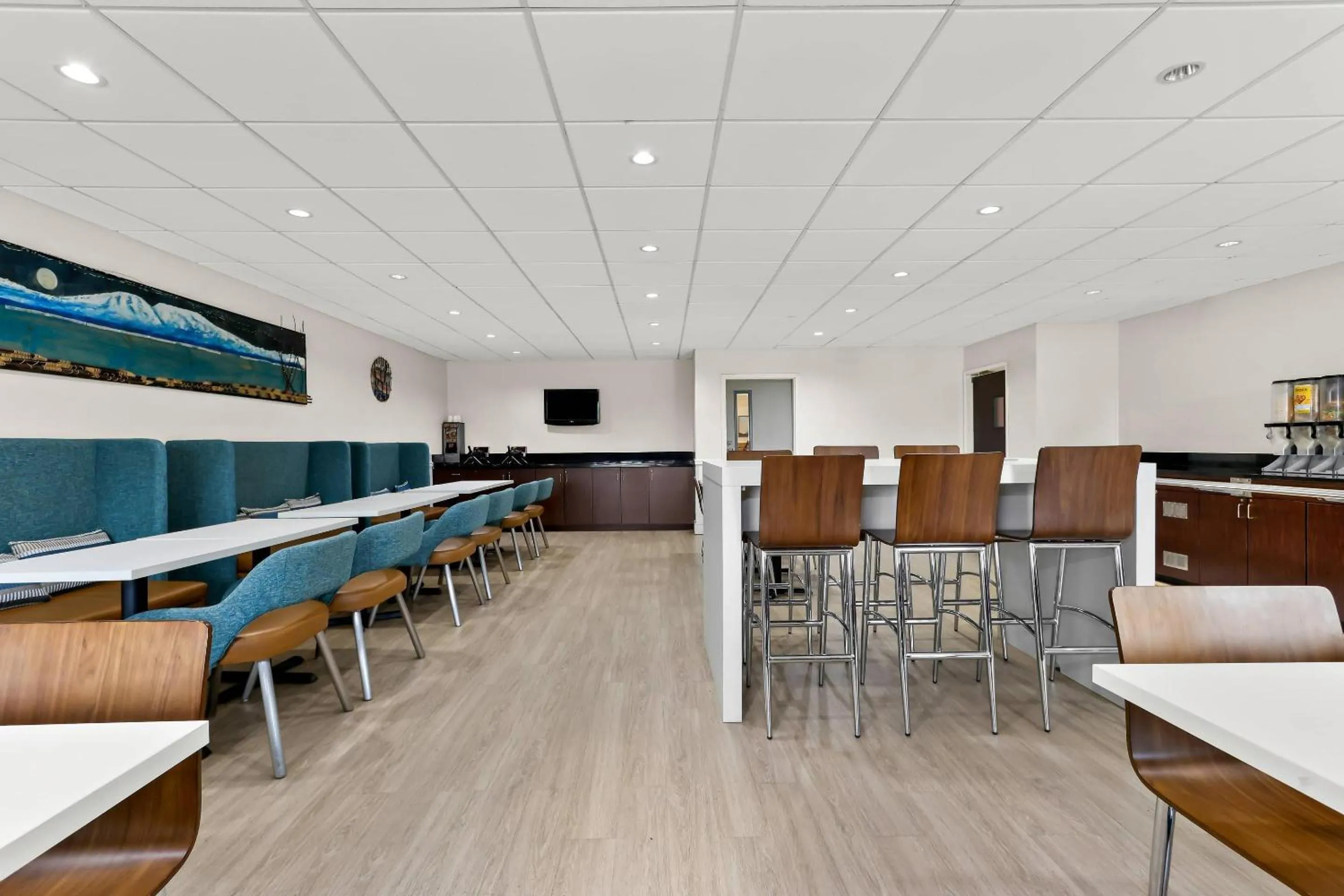 Breakfast in Clarion Suites Anchorage Downtown