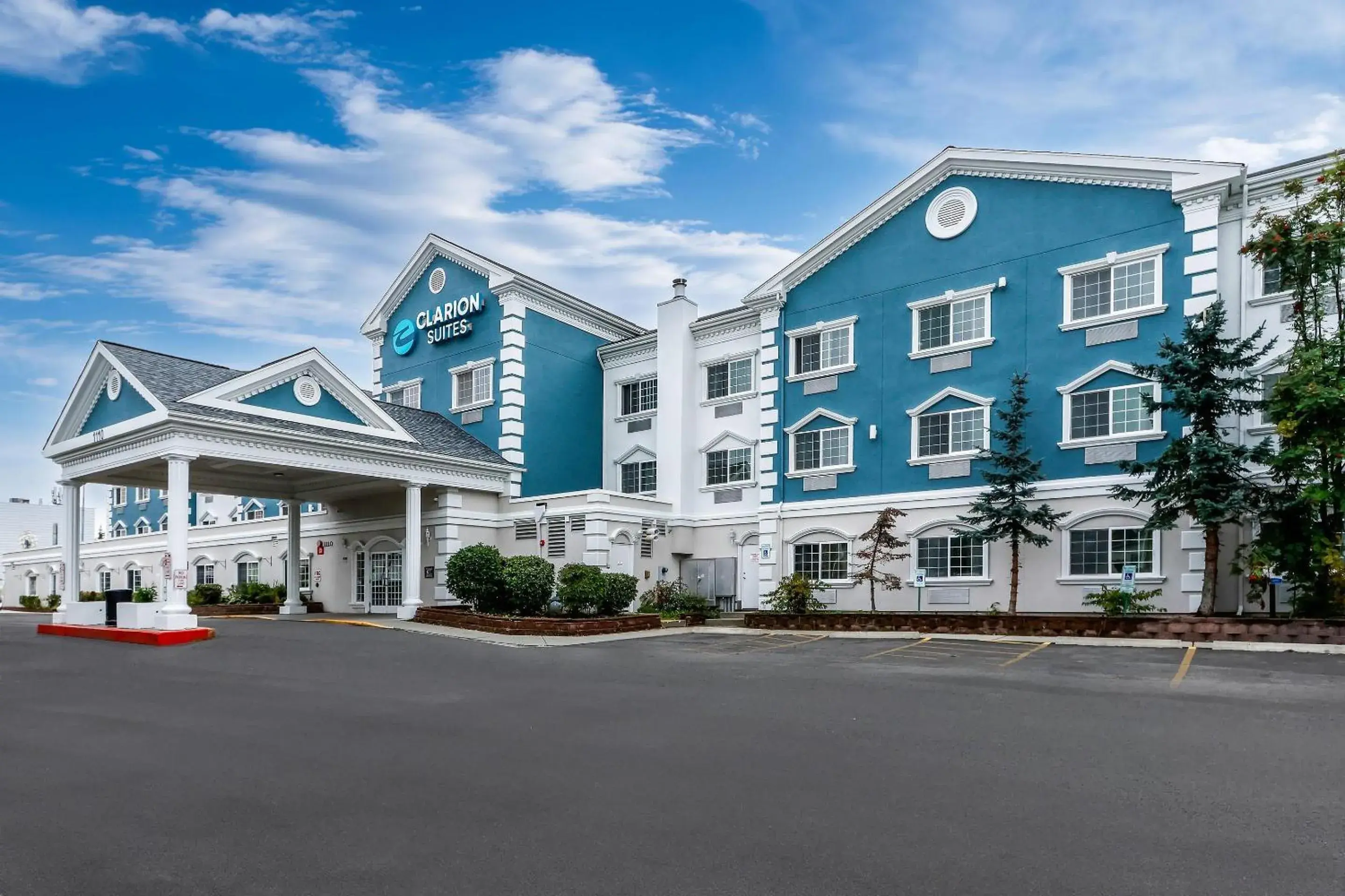 Property building in Clarion Suites Anchorage Downtown Property building in Clarion Suites Anchorage Downtown