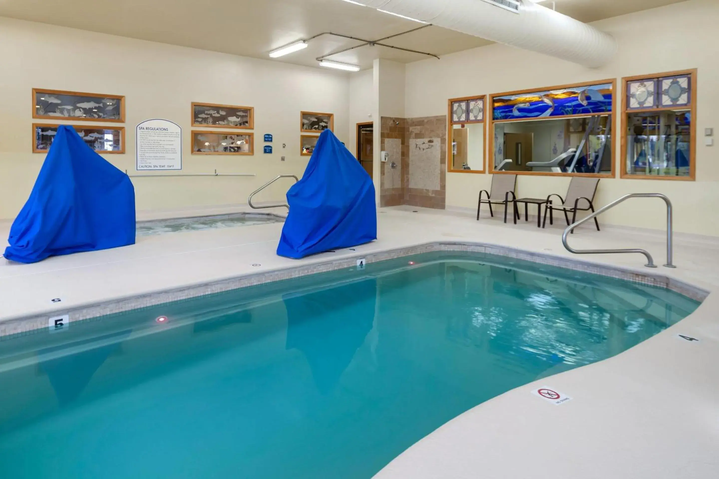 Swimming pool in Quality Inn Kenai Swimming pool in Quality Inn Kenai