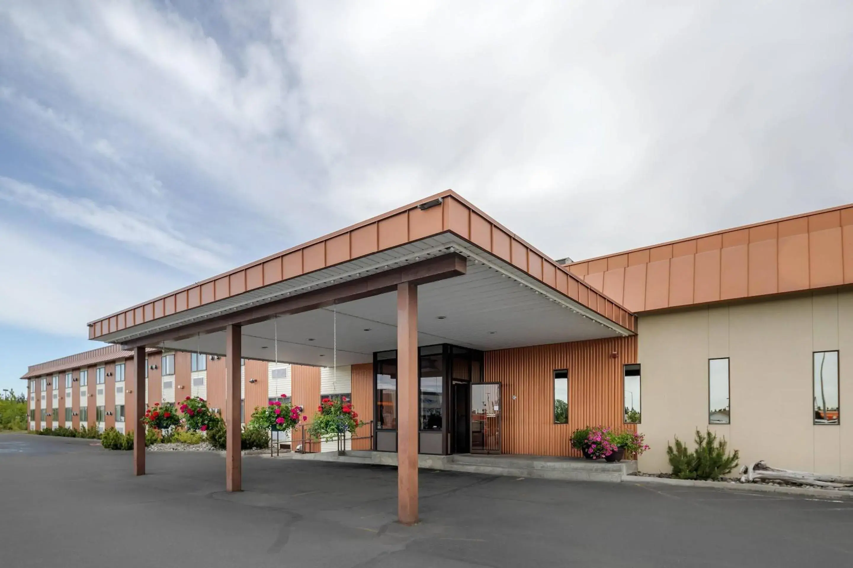 Property building in Quality Inn Kenai Property building in Quality Inn Kenai