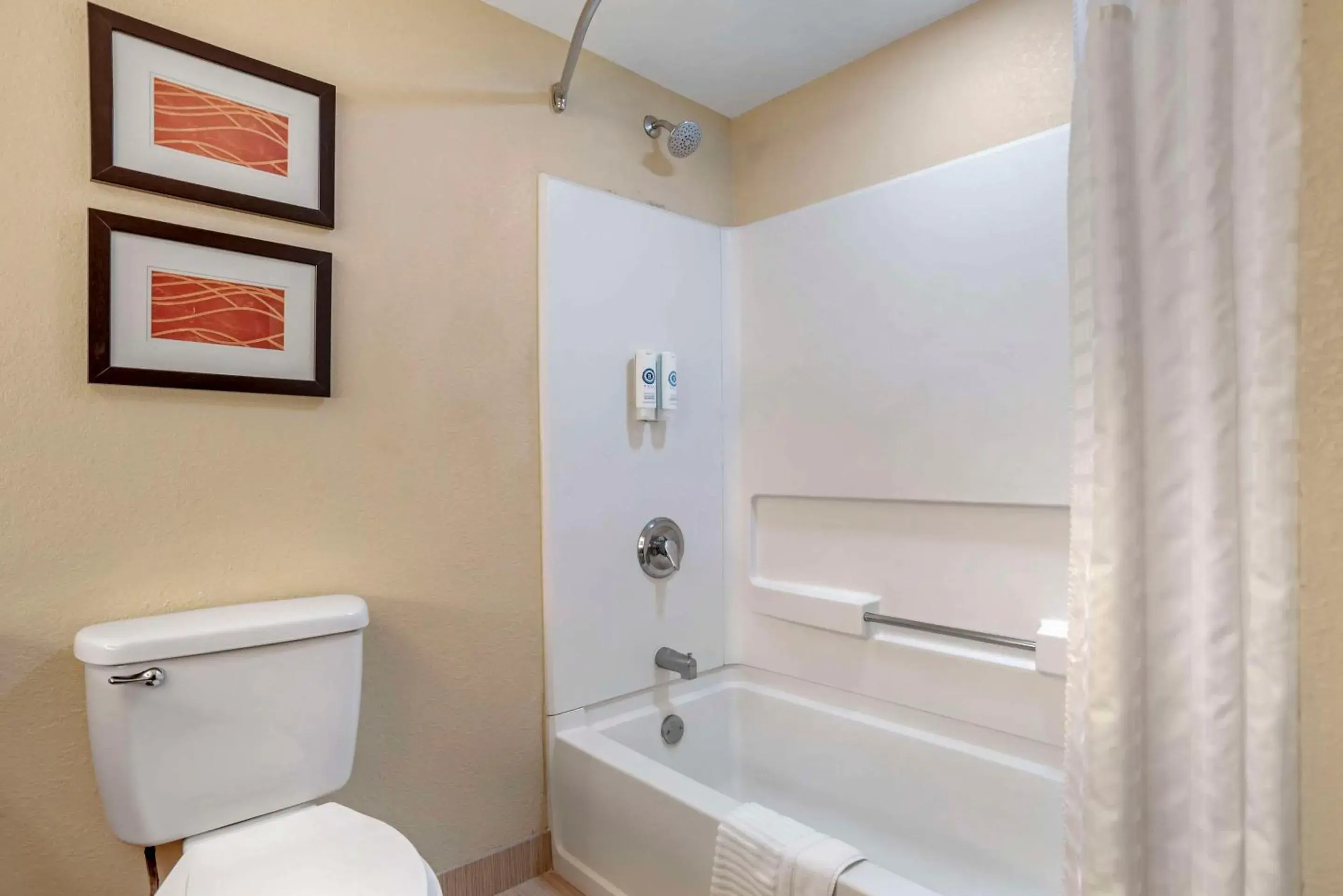 Bedroom in Comfort Inn Opelika - Auburn Bedroom in Comfort Inn Opelika - Auburn